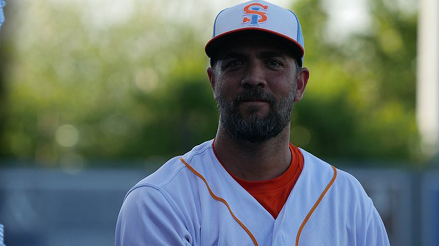 Nelson Figueroa, his beard flecked with gray hairs, before the game in his Staten Island FerryHawks uniform