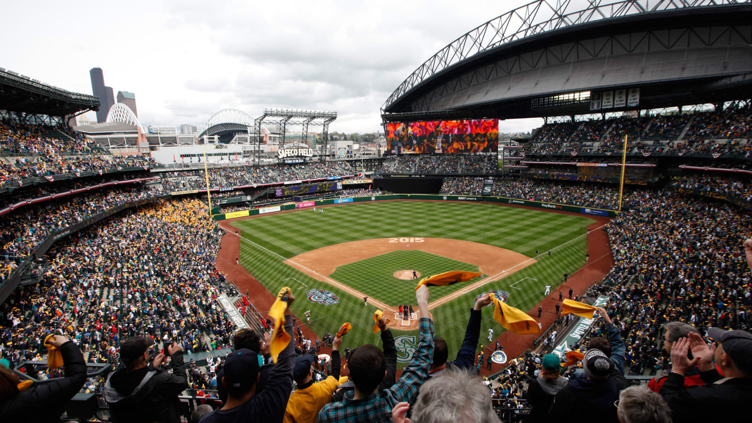 Safeco Field tour gives behind-the-scenes look at Seattle Mariners - The  Walking Tourists