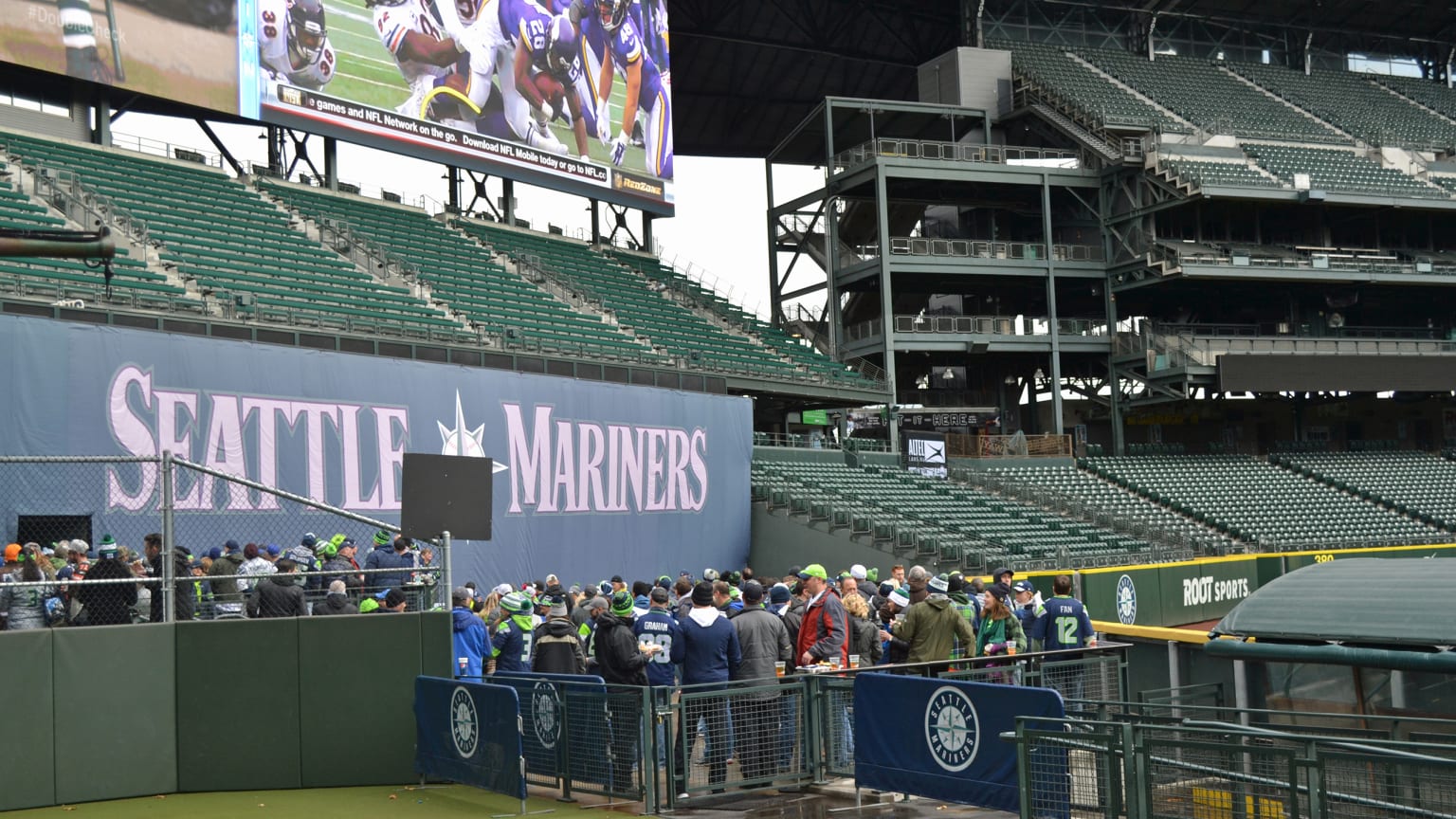 Fans at Bat at T-Mobile Park