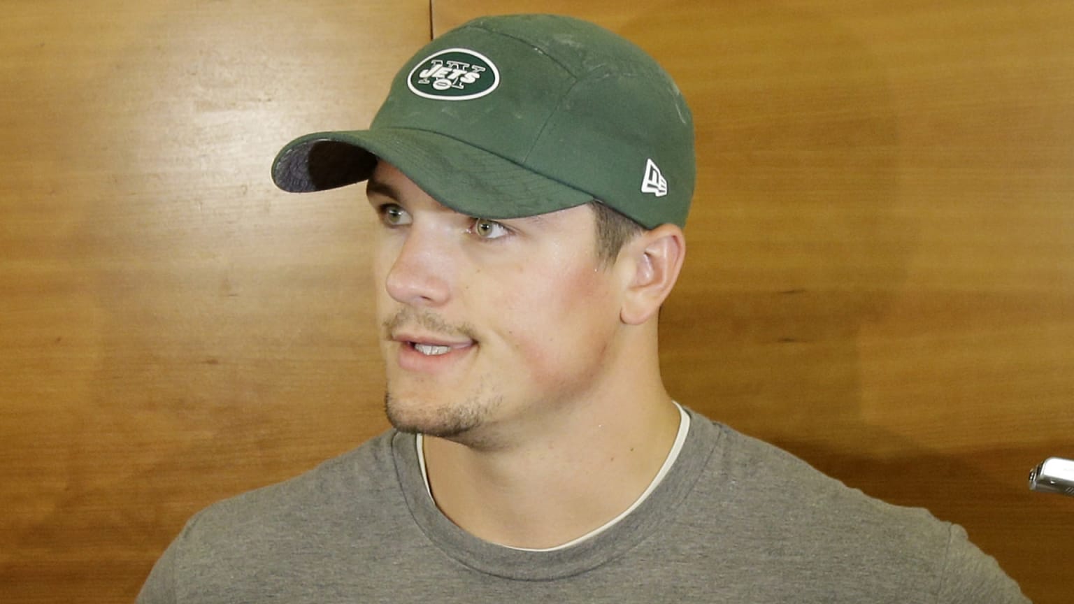 Former quarterback Christian Hackenberg trying pitching