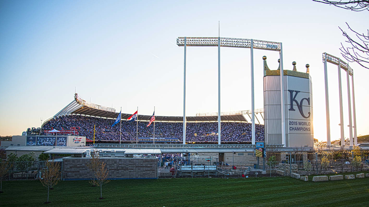 Royals rock Rodón, Witt homers to join 30-30 club as KC rolls to