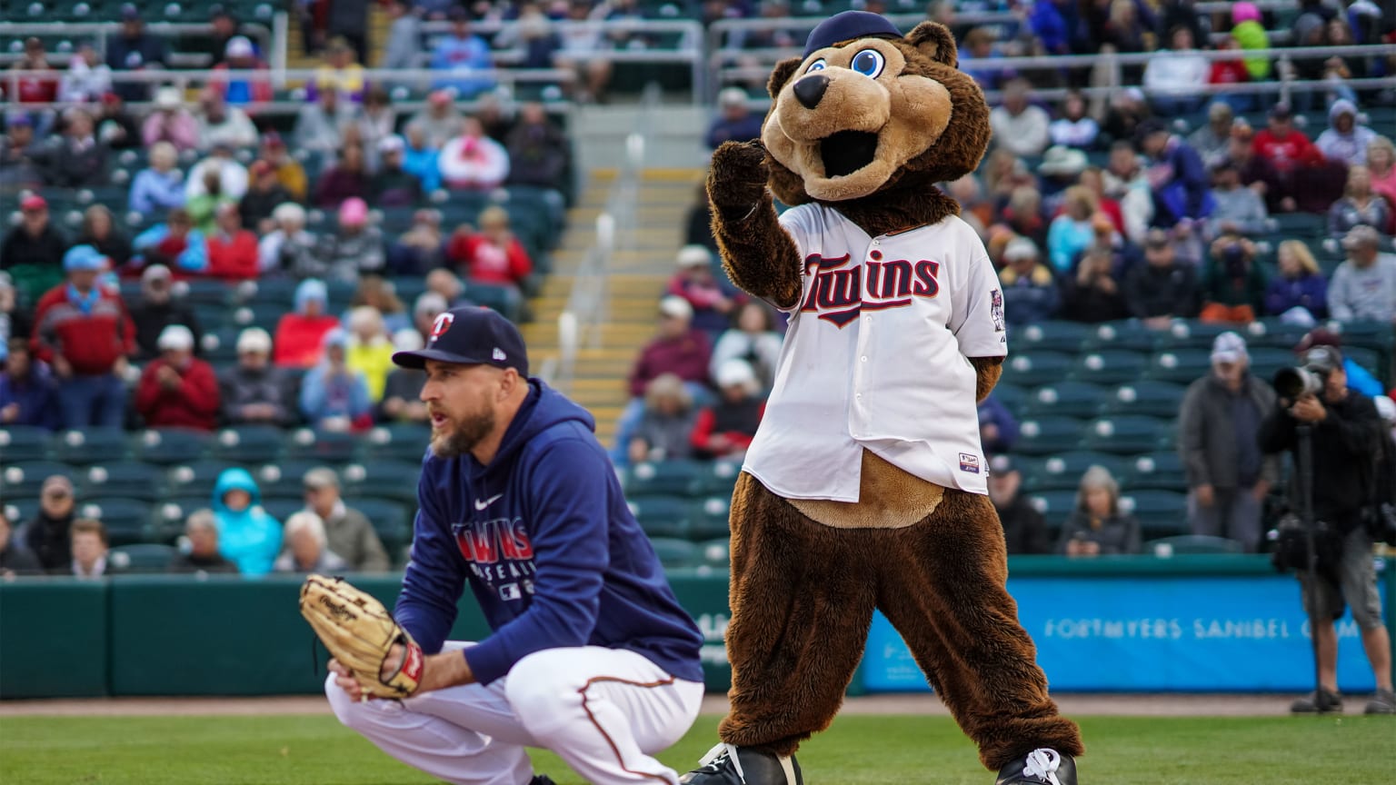 TC Bear - Minnesota Twins mascot.  River falls, Minnesota twins, Local  events