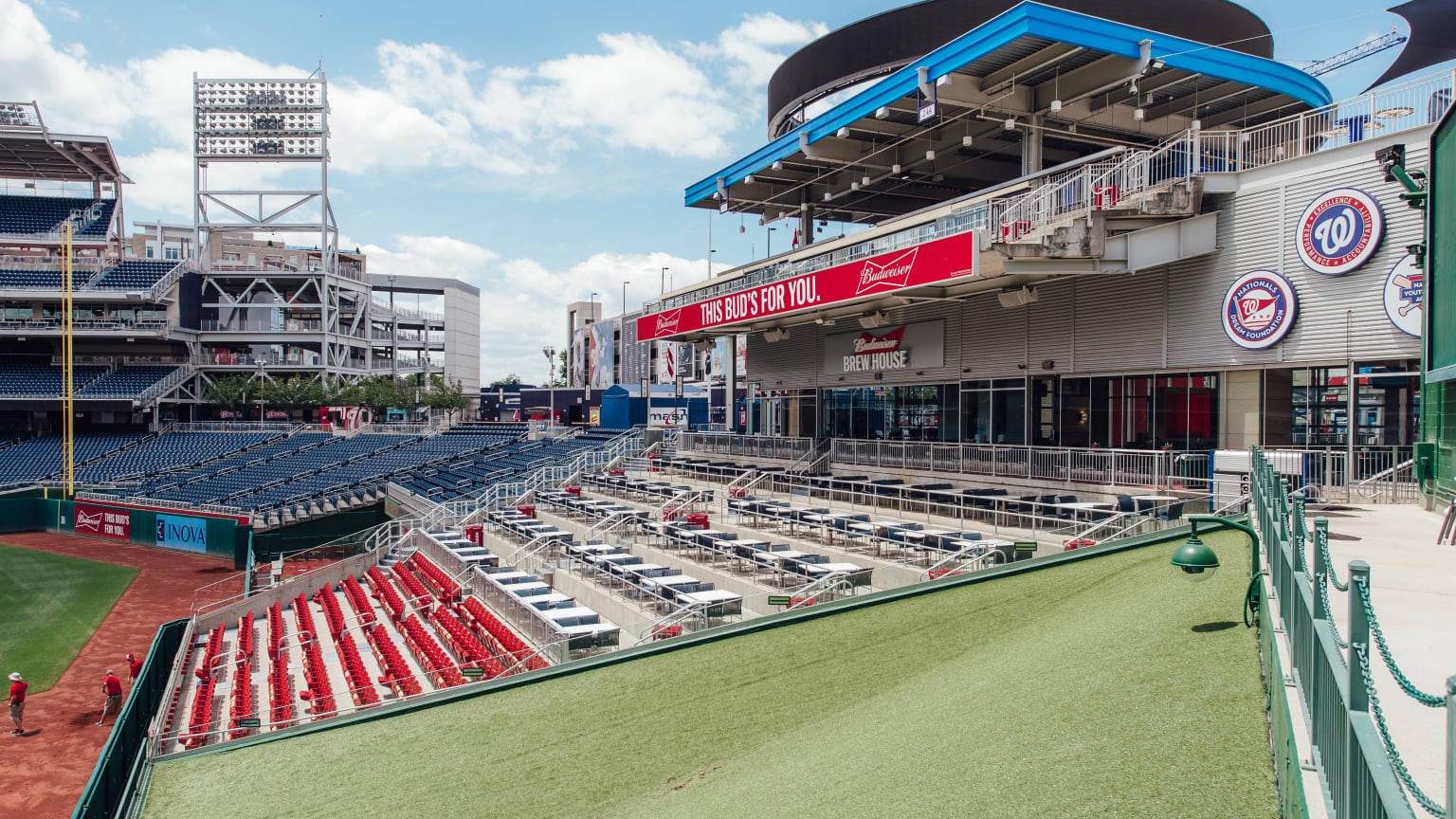 Washington Nationals Stadium Team Store, Paulo O