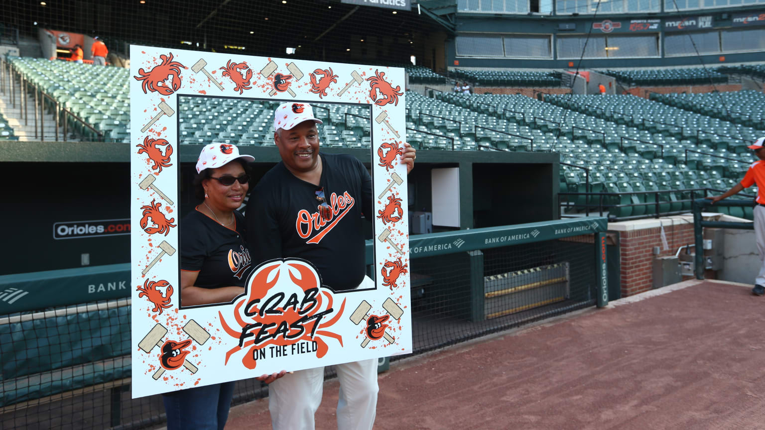 Brooks and Eddie eating crabs…. - Bmore Orioles Fans