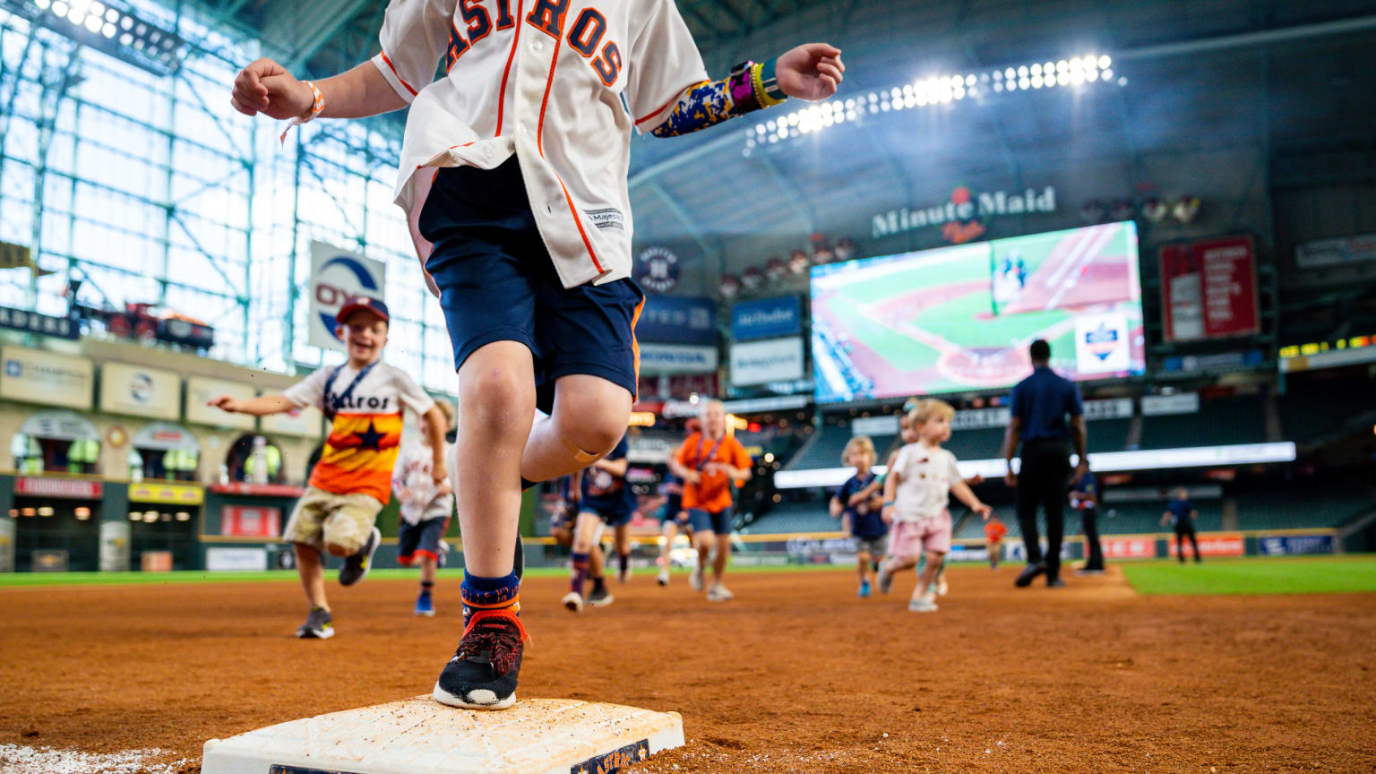 Houston kids participate in Astros baseball clinic · Buckner International