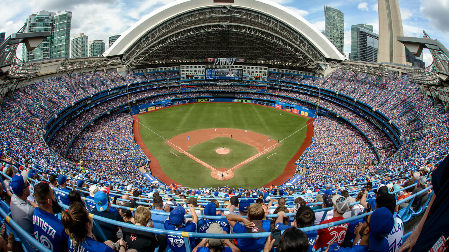 Here's how the MLB decides whether or not to open the Rogers Centre roof in  Toronto