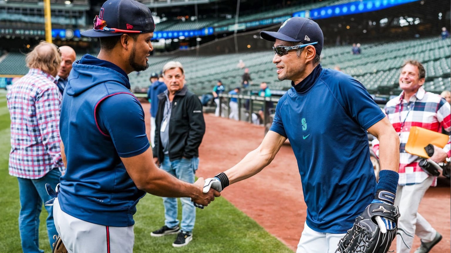 Luis Arraez shakes hands with Ichiro Suzuki