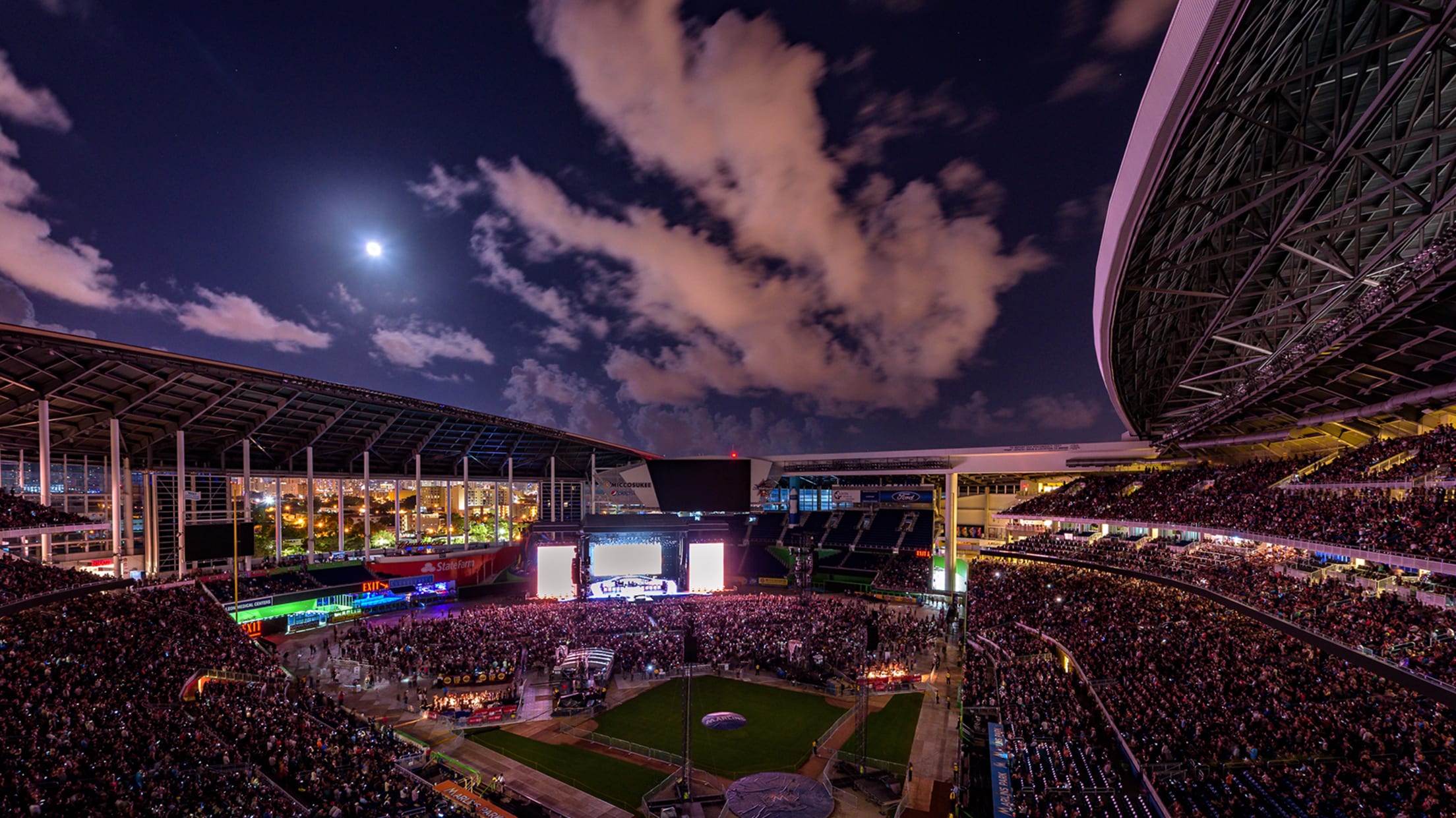 loandepot park concert