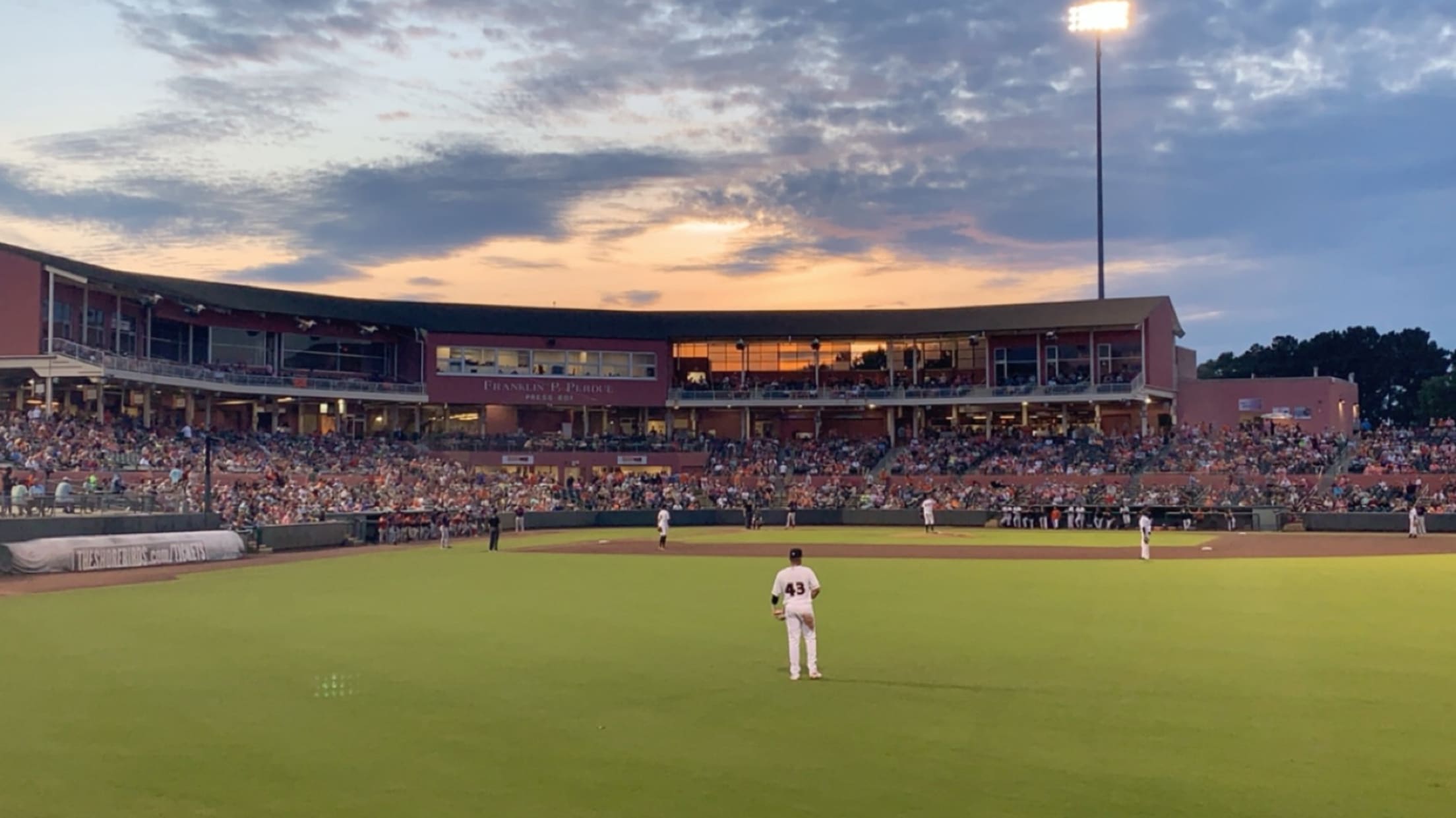 Brian Roberts to appear at Shorebirds game