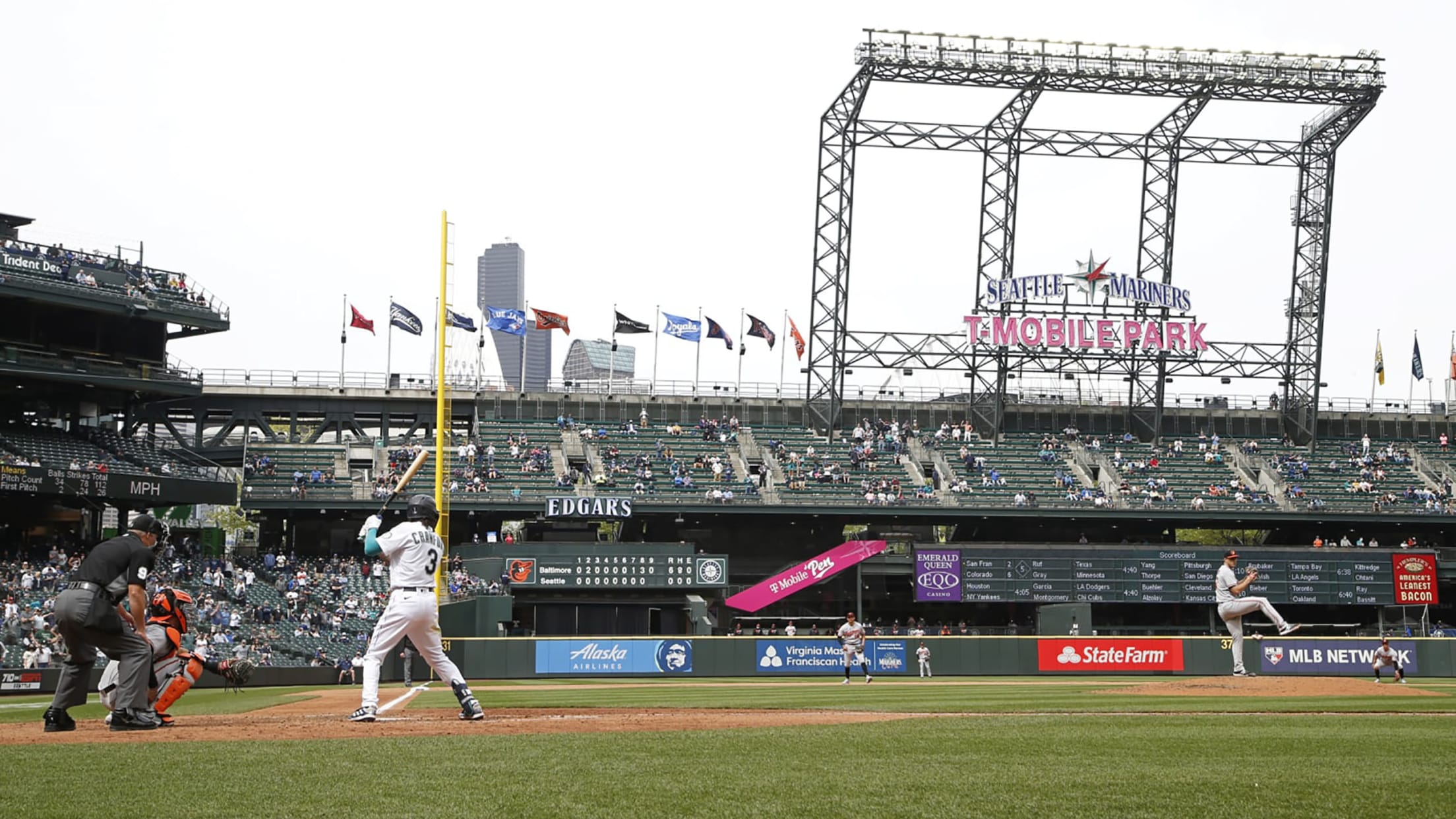 Mariners quiet down Blue Jays fans in a hurry with big first inning