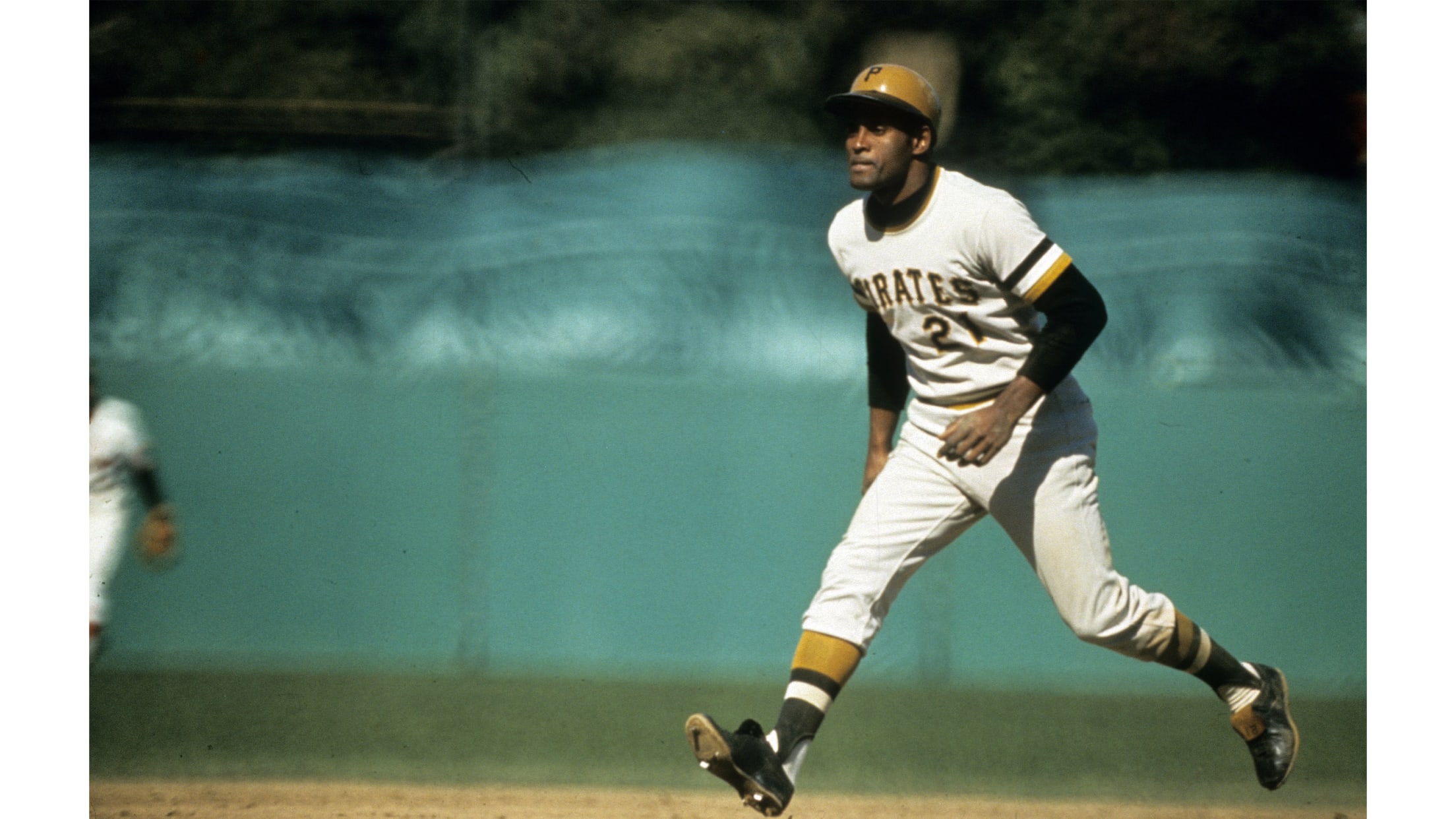 Some MLB Players Wearing #21, All Wearing 21 Patches Today for Roberto  Clemente Day – SportsLogos.Net News