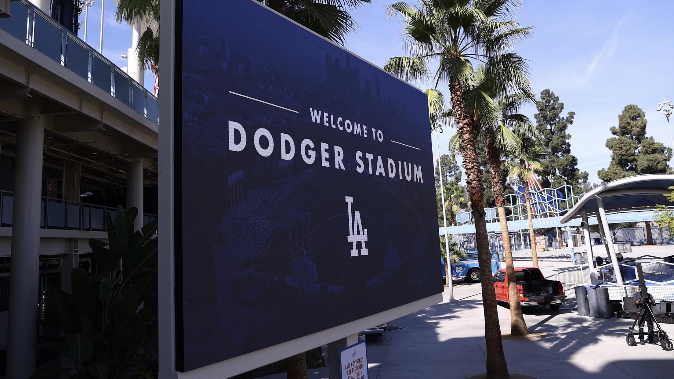 With a Crowd of Diverse Faces, Dodger Stadium Stands Out - The New