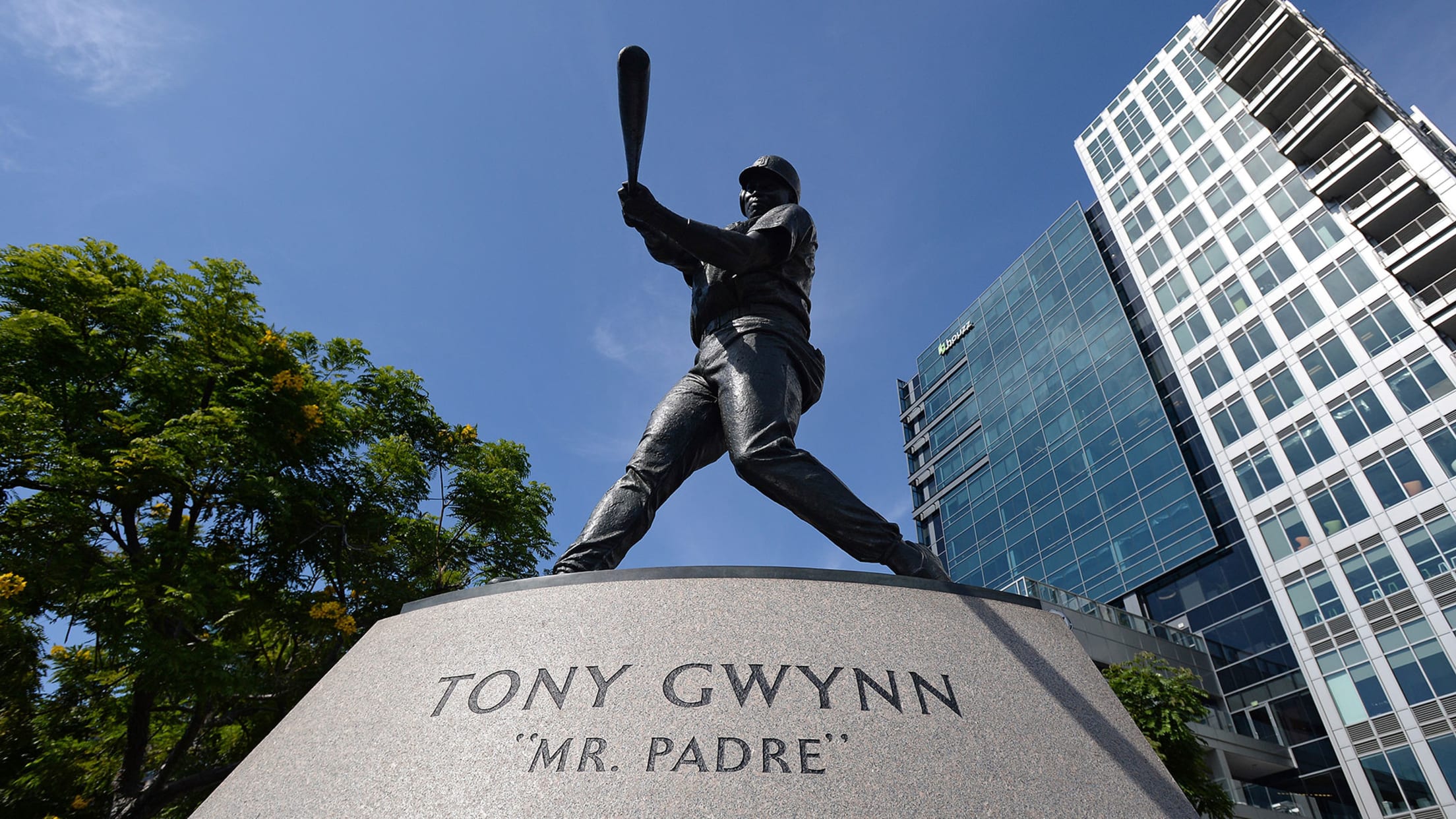 Gwynn helps Padres to WS berth, 10/07/1984