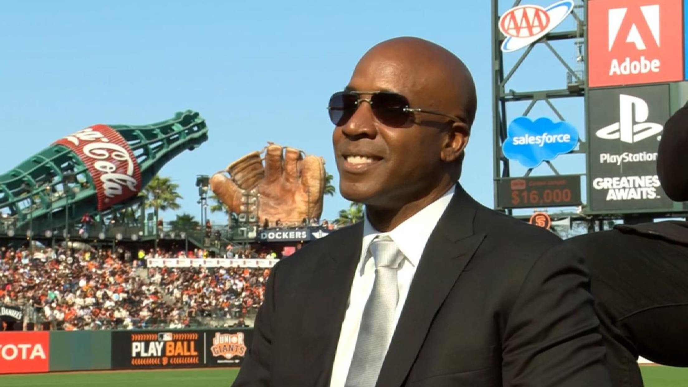 Giants retire Bonds ' Ei. 25