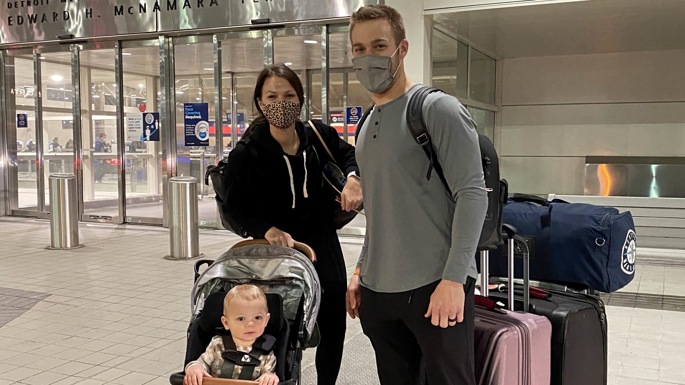 bal-balancing-motherhood-as-a-baseball-wife-001