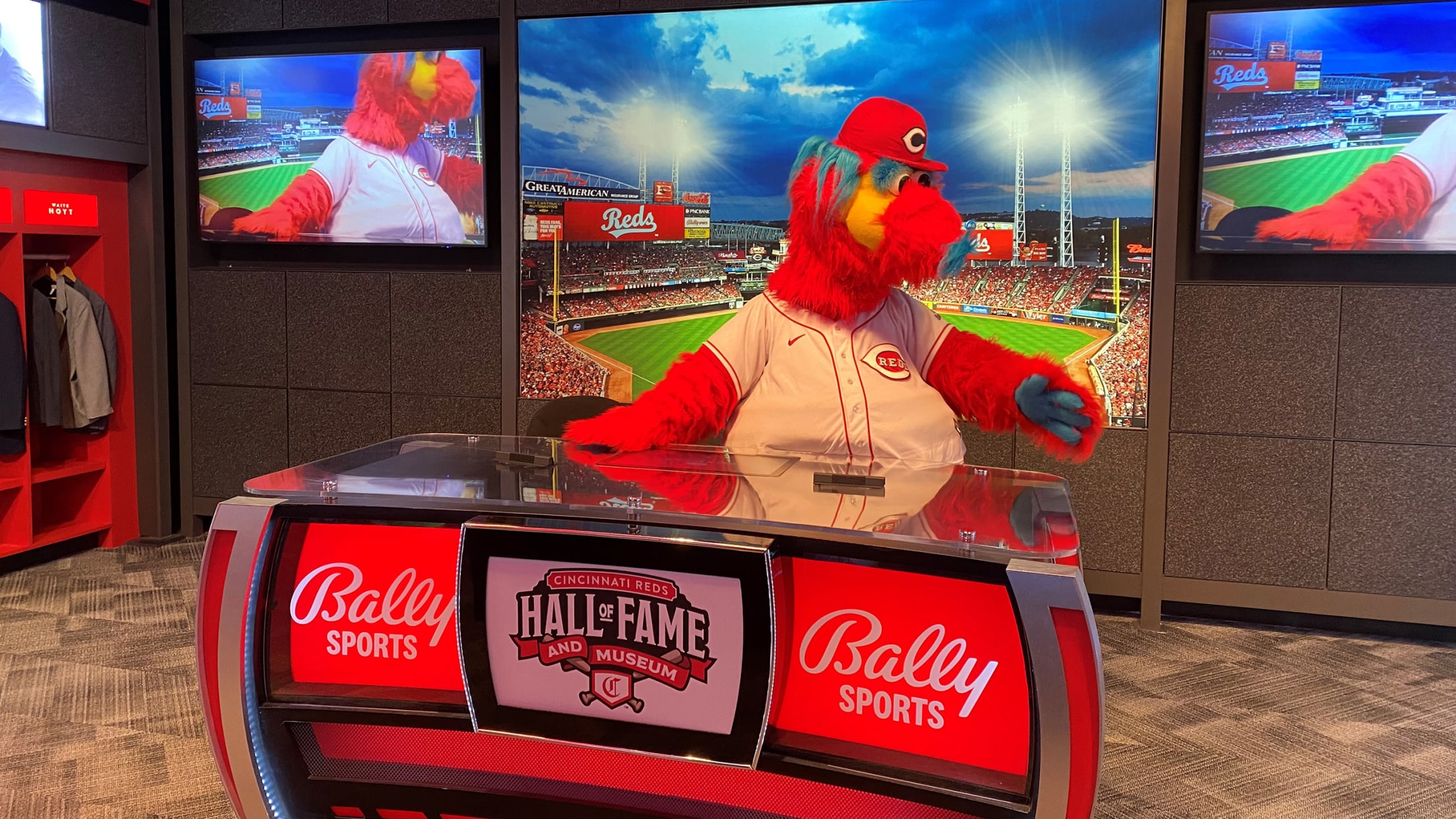 Cincinnati Reds  Busy Beaver Button Museum