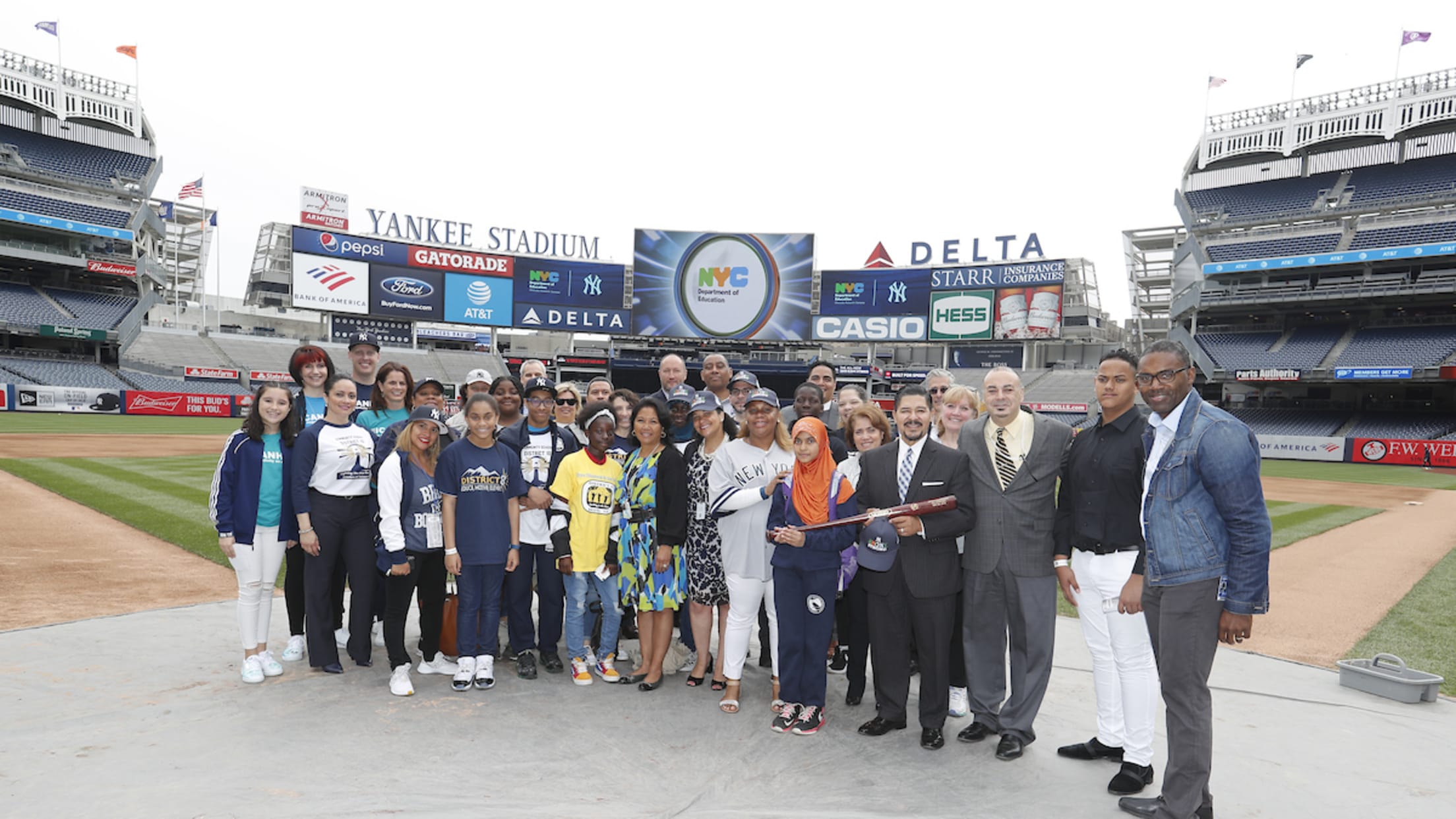 Yankees honor 10,000 students from Bronx public schools - Newsday