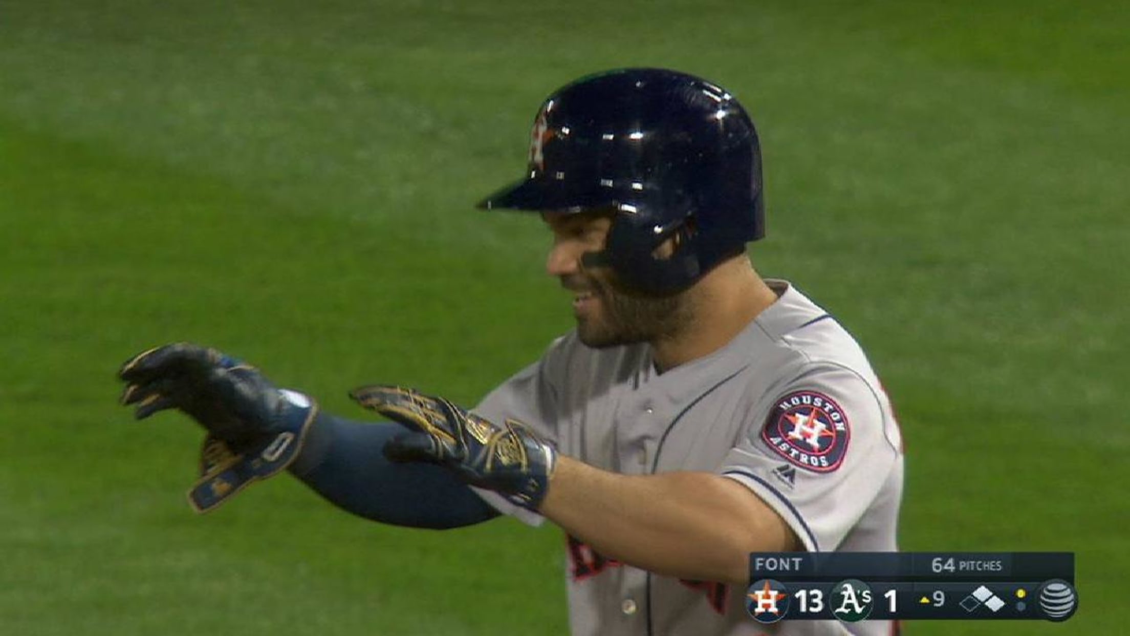 Altuve bows to Springer