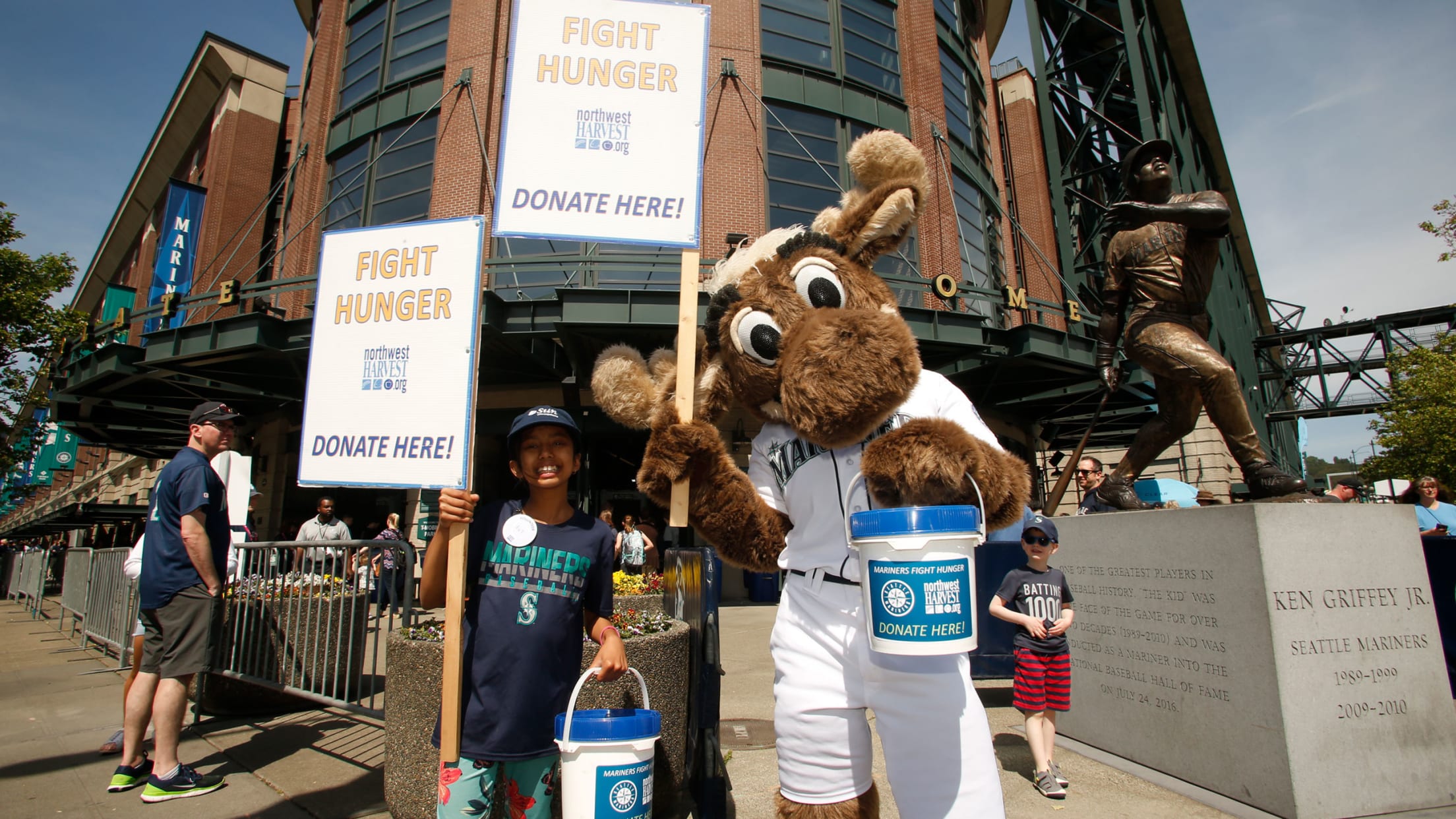 Bloodworks Northwest and Seattle Mariners Team Up to Save Lives, by  Mariners PR