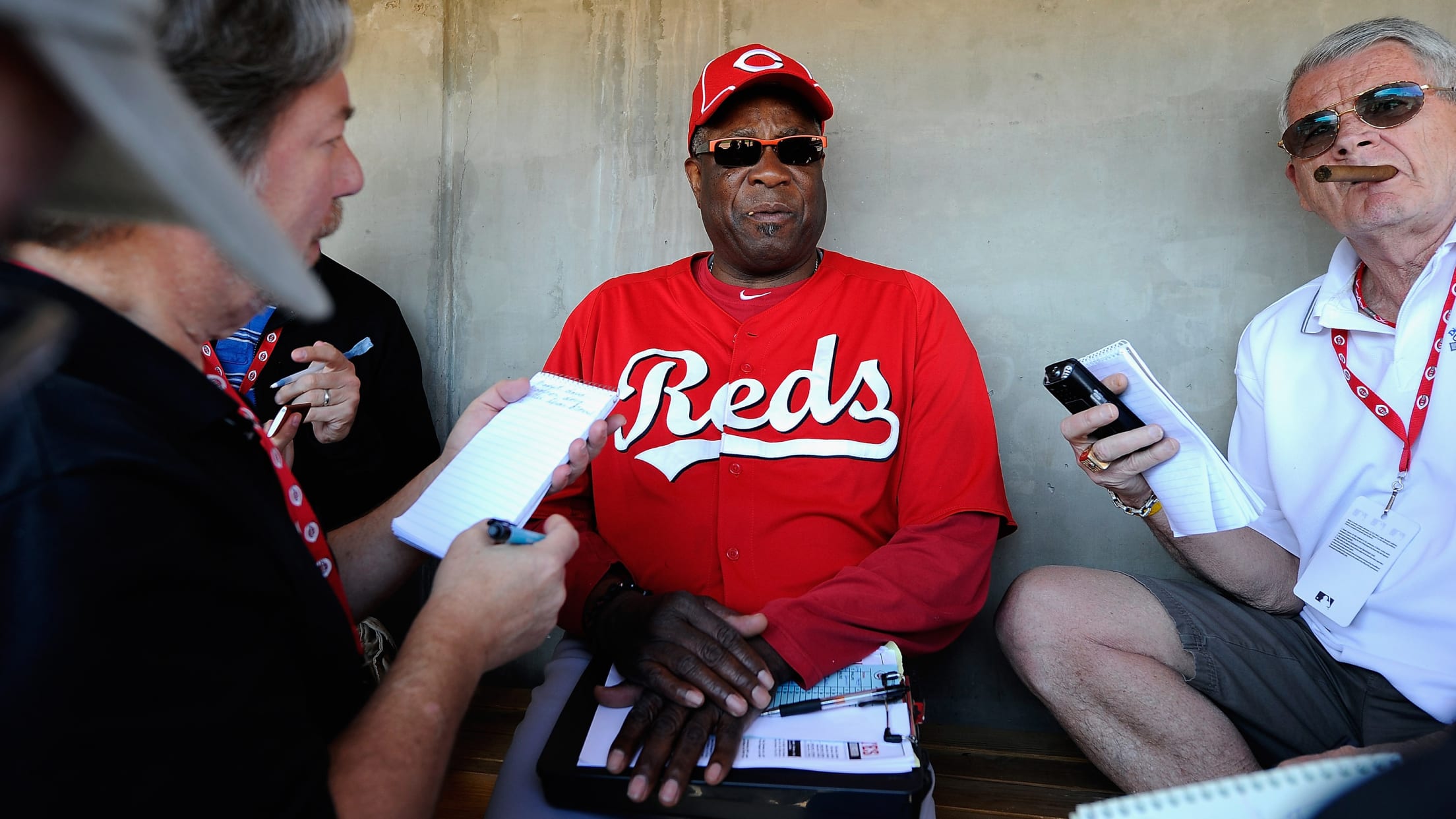 Dusty Baker 2000 Wins Classic T-Shirt - Kaiteez