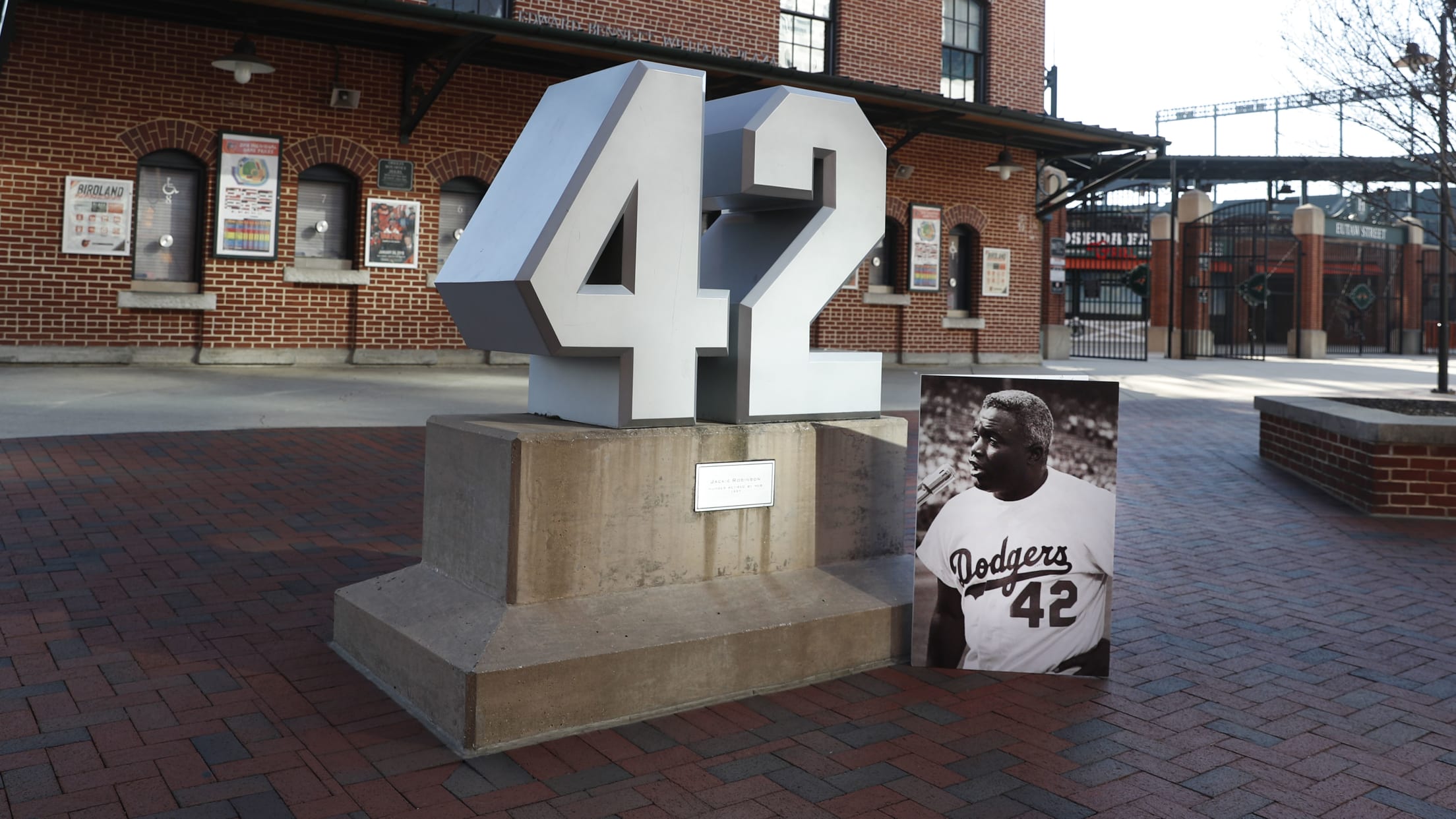 bal-celebrating-jackie-robinson-day-005