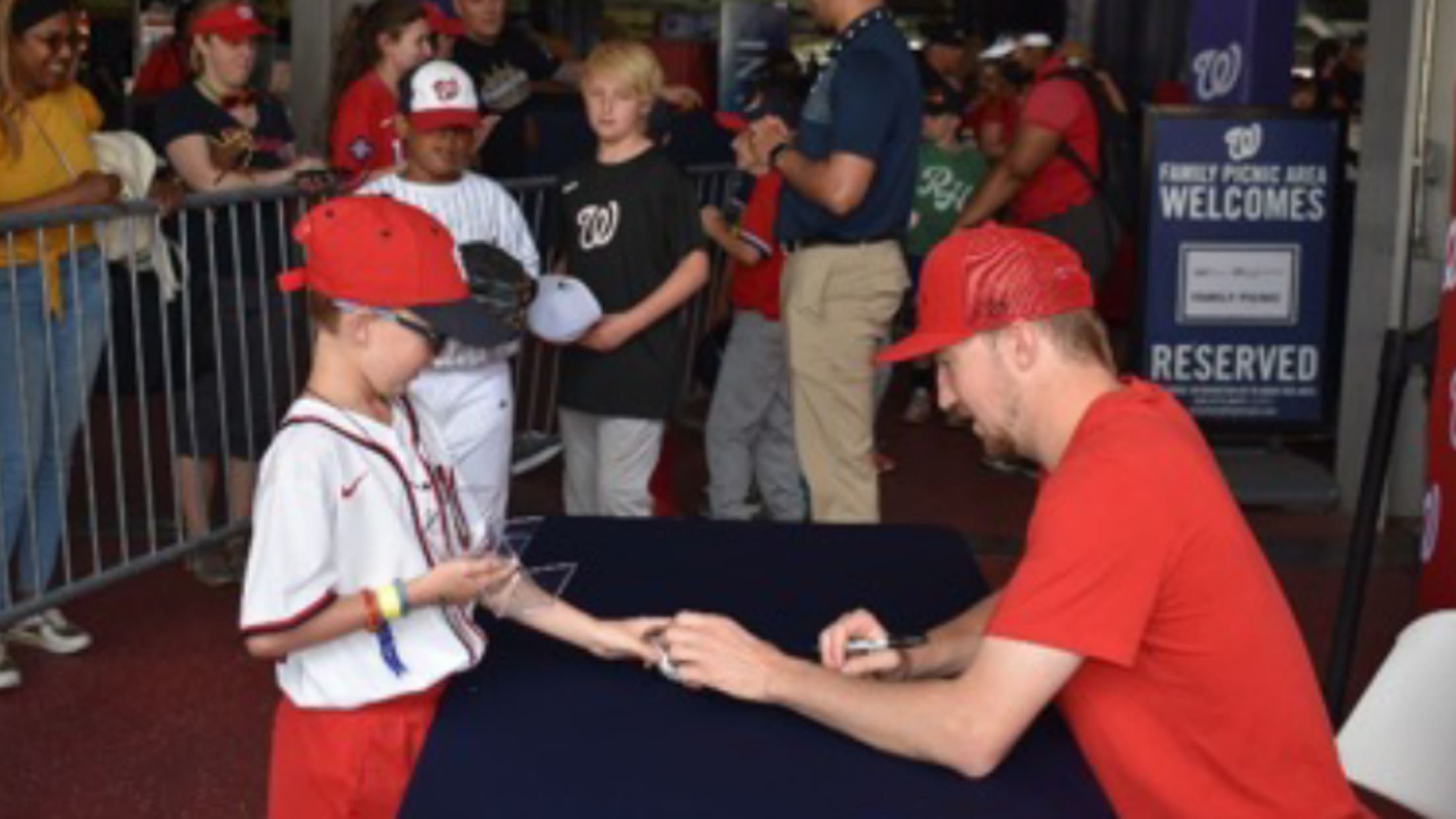 Nats pitcher Sean Doolittle to read to children at Arlington Central  Library