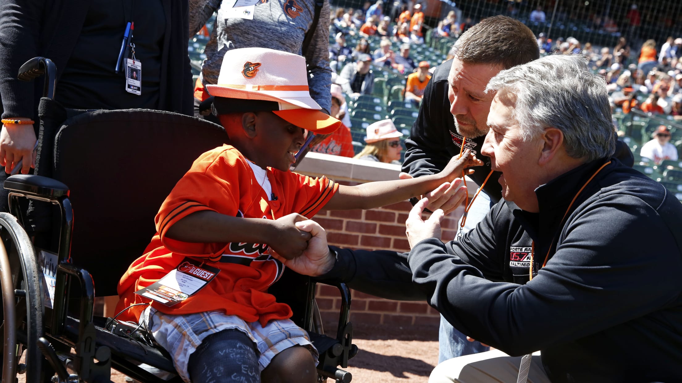 Orioles' Mancini inspires son of late fan