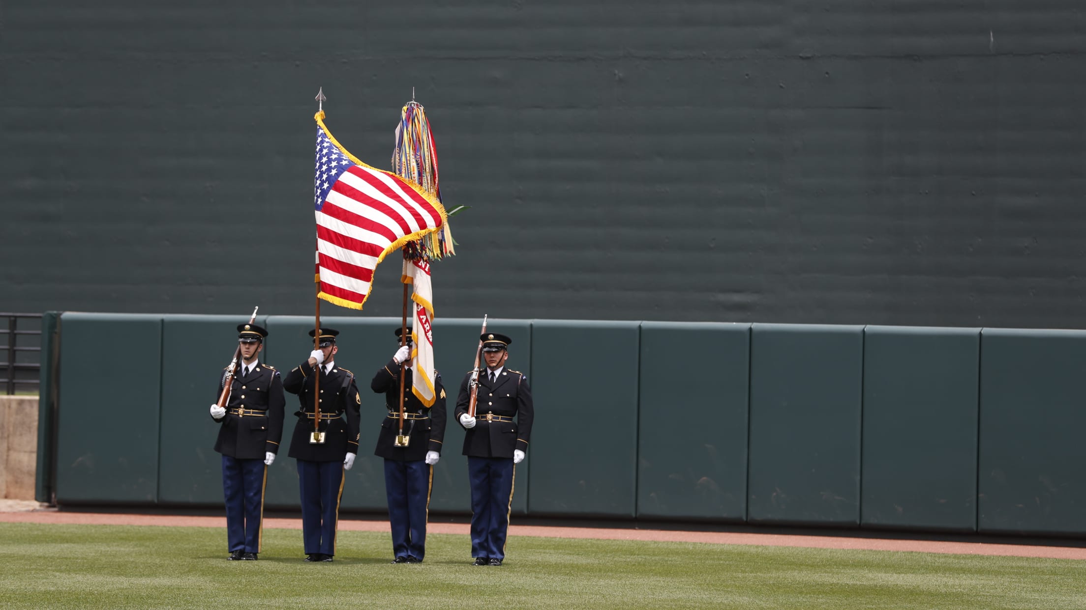 Orioles tickets for first 2 home series offered at ﻿1992 prices