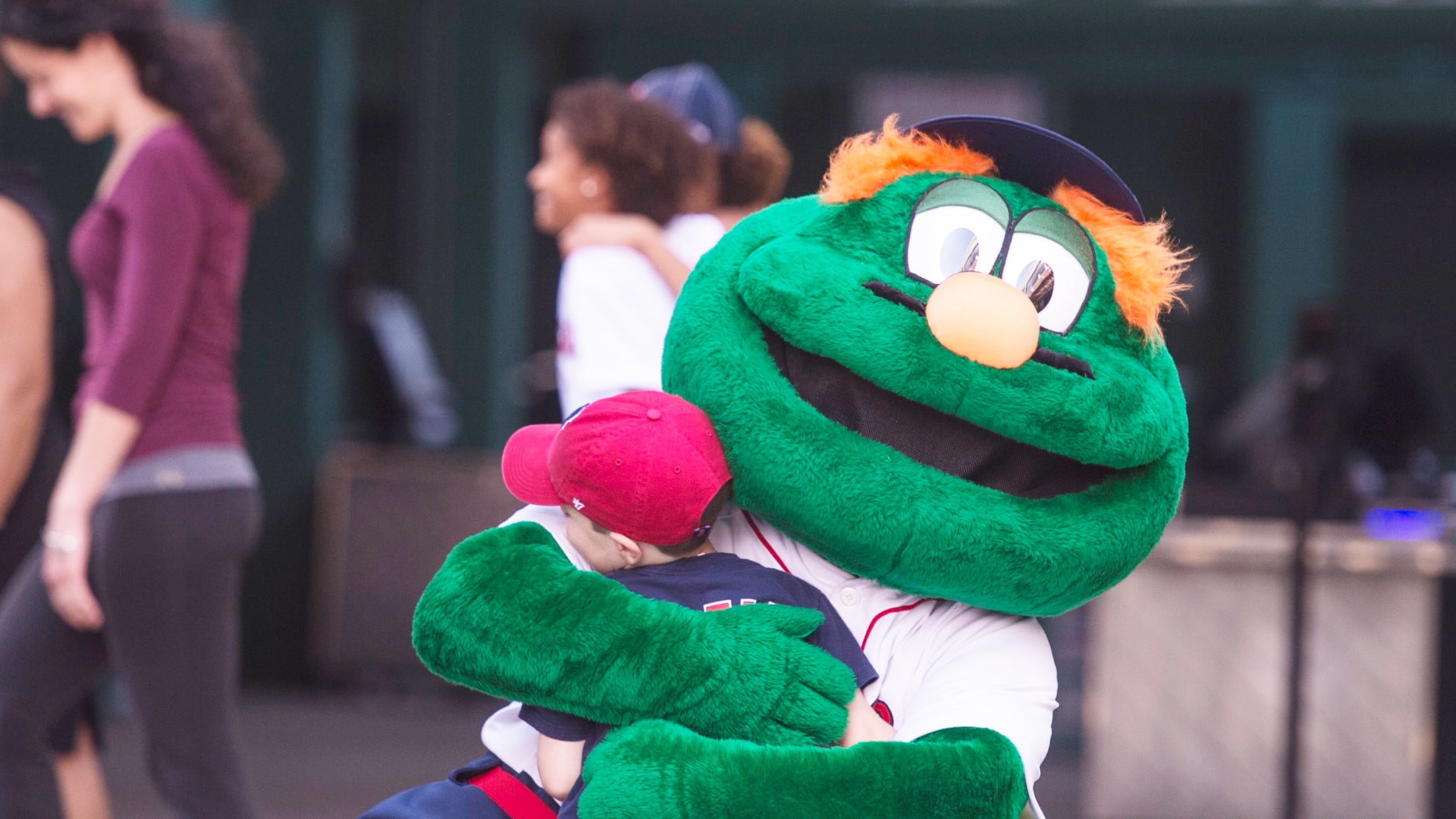 Welcome back Wally, MLB mascots now permitted in parks