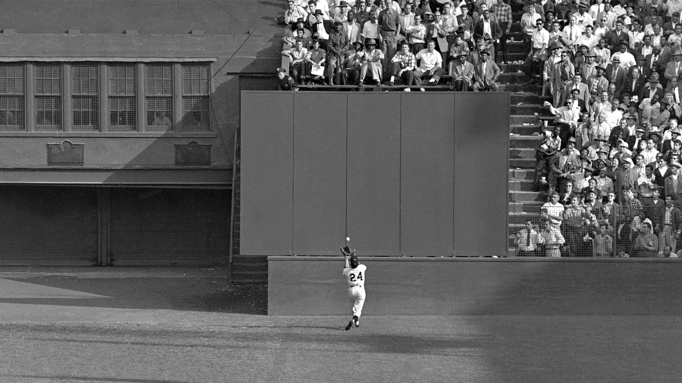 Reds' Frank Robinson Smiling for Camera News Photo - Getty Images