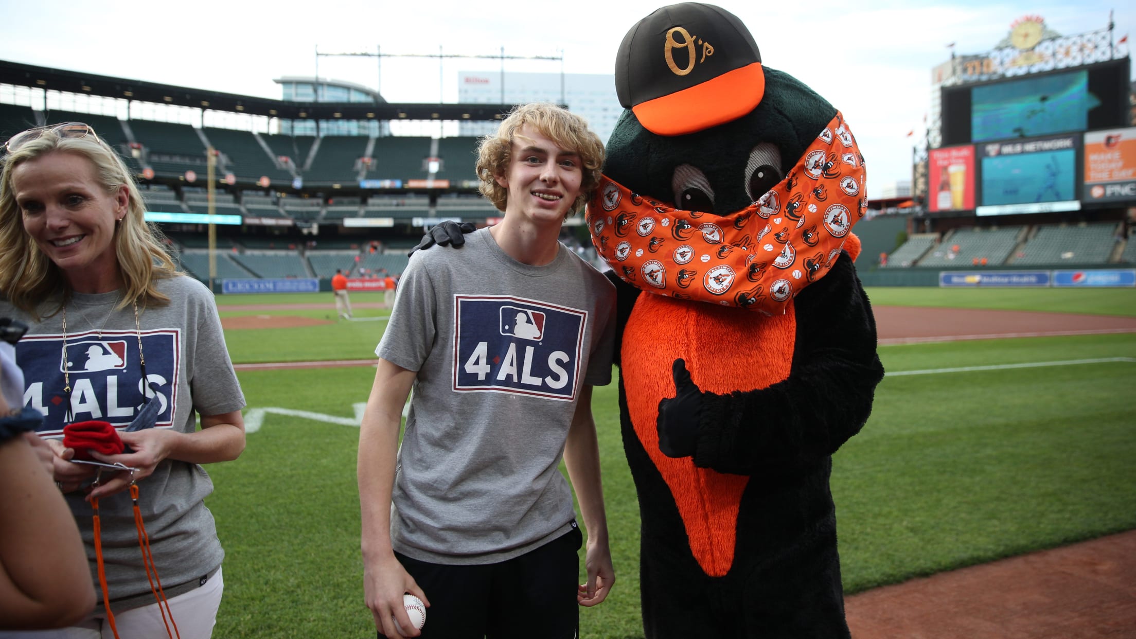 Official @orioles pics are in! Thank you @mlb for celebrating Lou Gehrig  Day ⚾️🧡 #pic8isworthazoom #lougehrigday #strikeoutALS