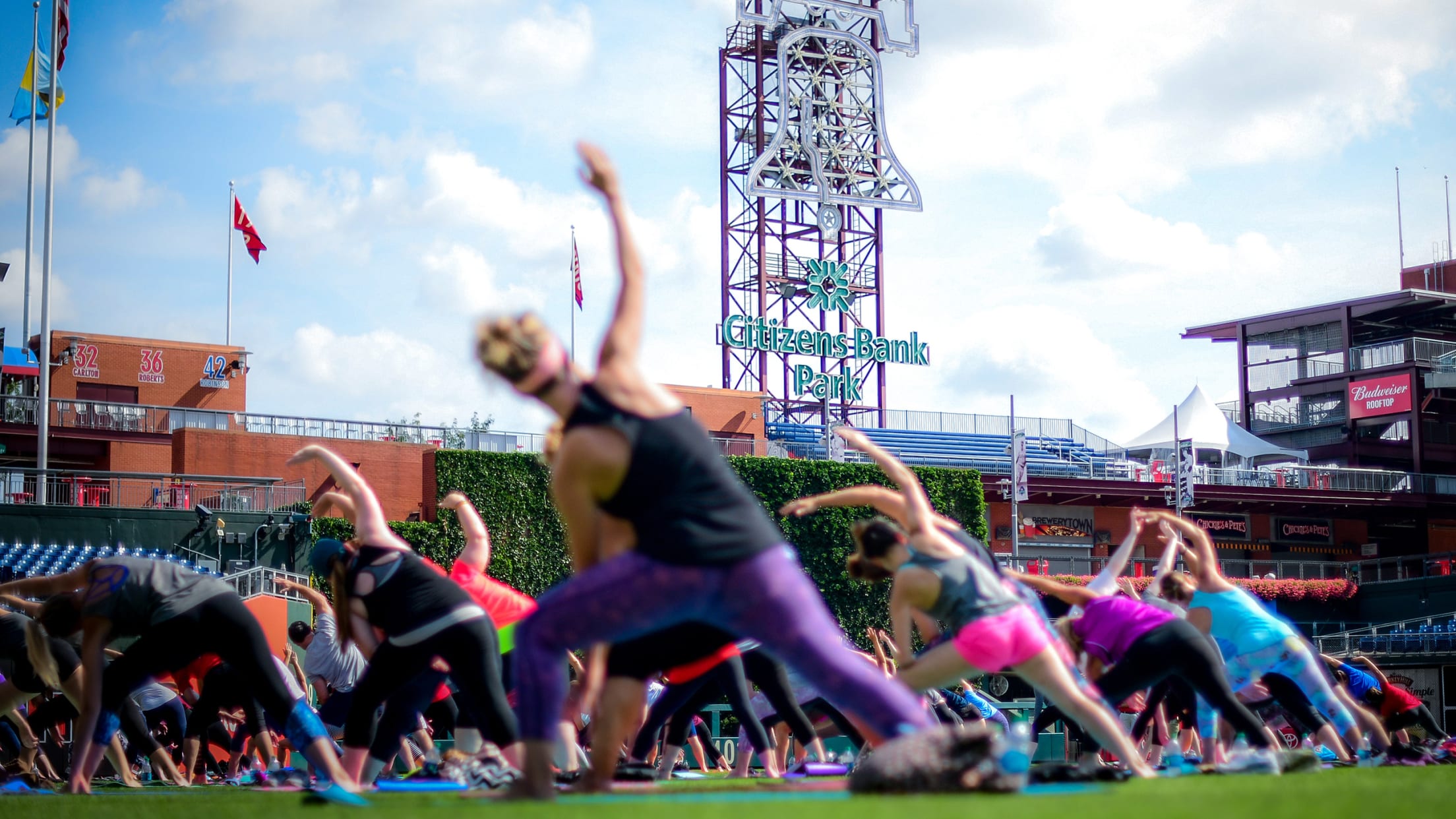 PHILADELPHIA PARKS & RECREATION on Tumblr: Outdoor Yoga in Philly