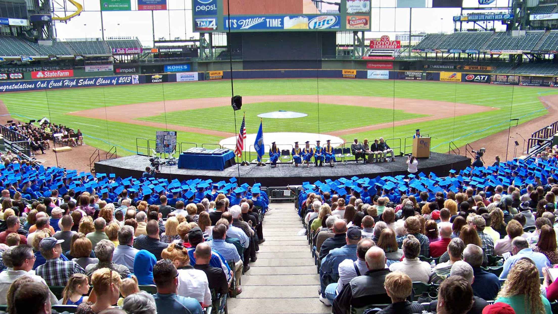 Milwaukee Brewers on X: Happening now! 📍 Barrel Yard at American Family  Field ⏰ 4:30PM- 8PM 👉 Brewers Alumni appearances, mascots, giveaways &  more  / X