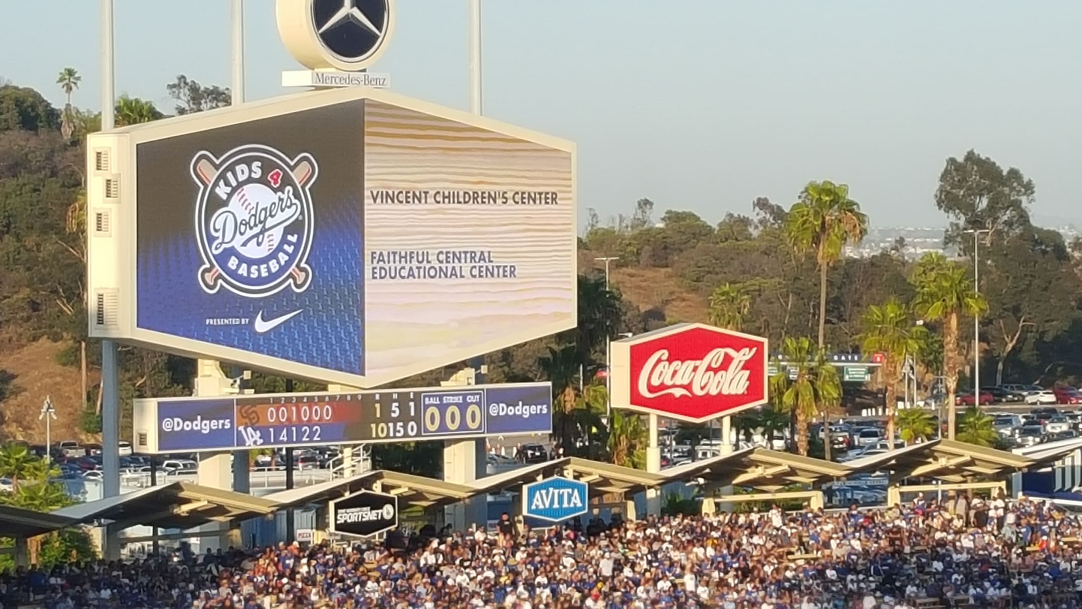 dodgers game with my boys (& baby girl!) 💙⚾️💖 . . #dodgers #ballpark  #dodgerstadium #myboys #pregnant #mamatobe #baseball #bumpstyle