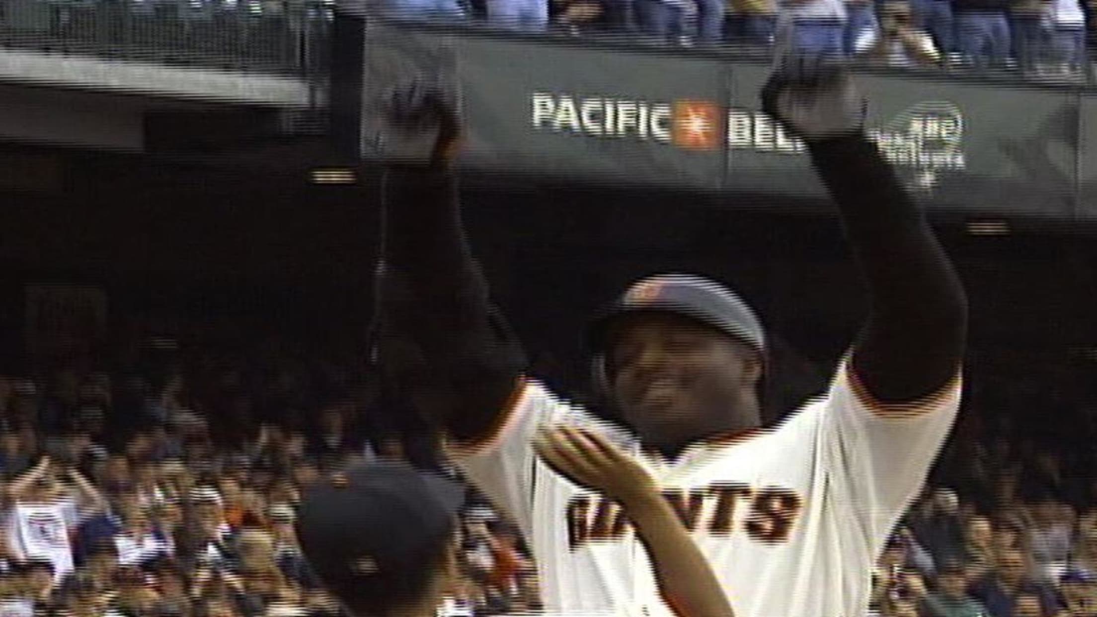 Bonds hits home run No. 73