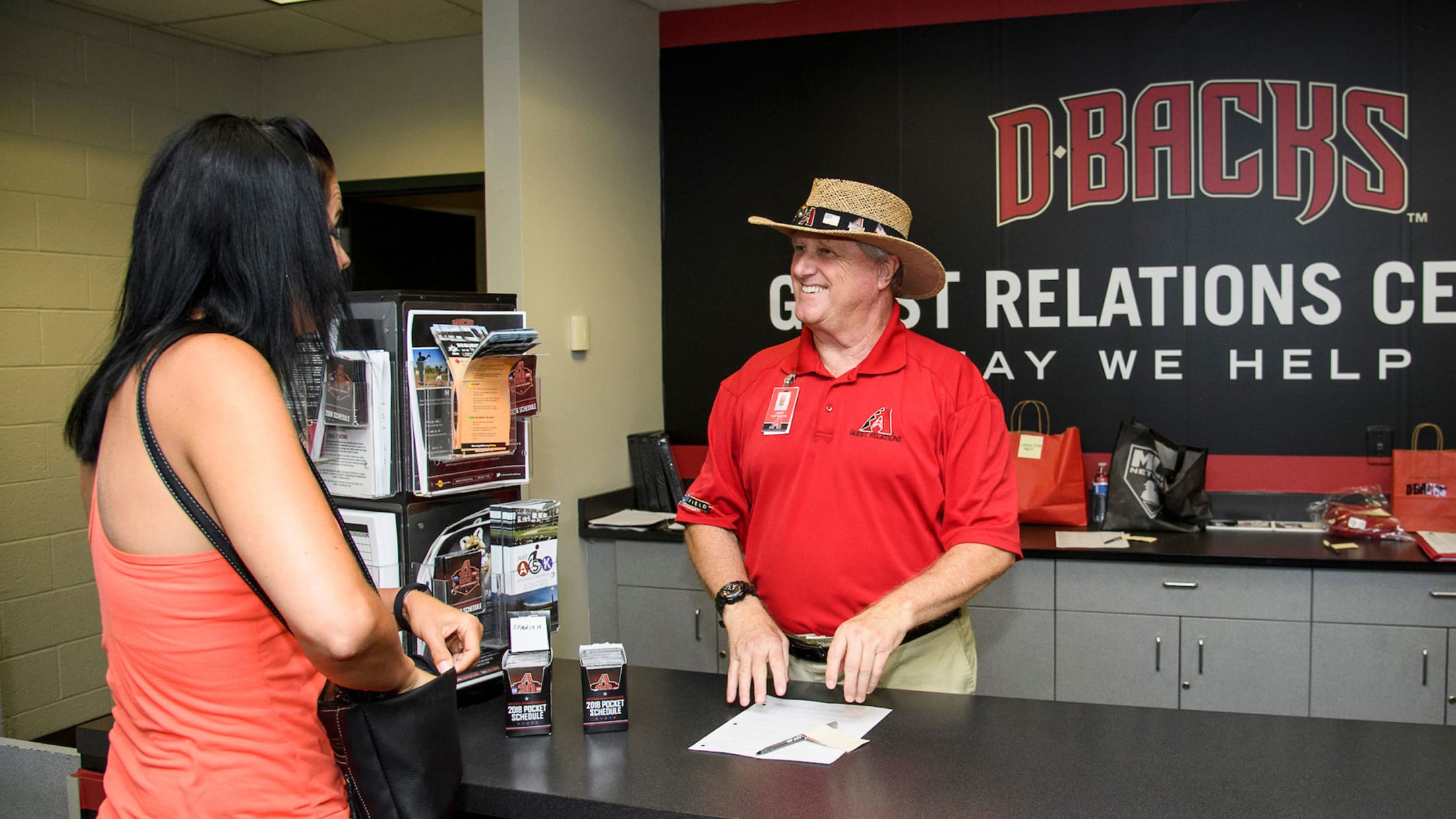 X 上的Arizona Diamondbacks：「The #Dbacks Team Shop has reopened and it's part  of a larger makeover at Chase Field:    / X