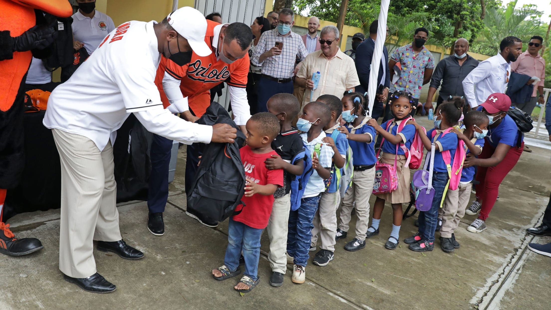 bal-orioles-break-ground-on-new-dominican-academy-6a