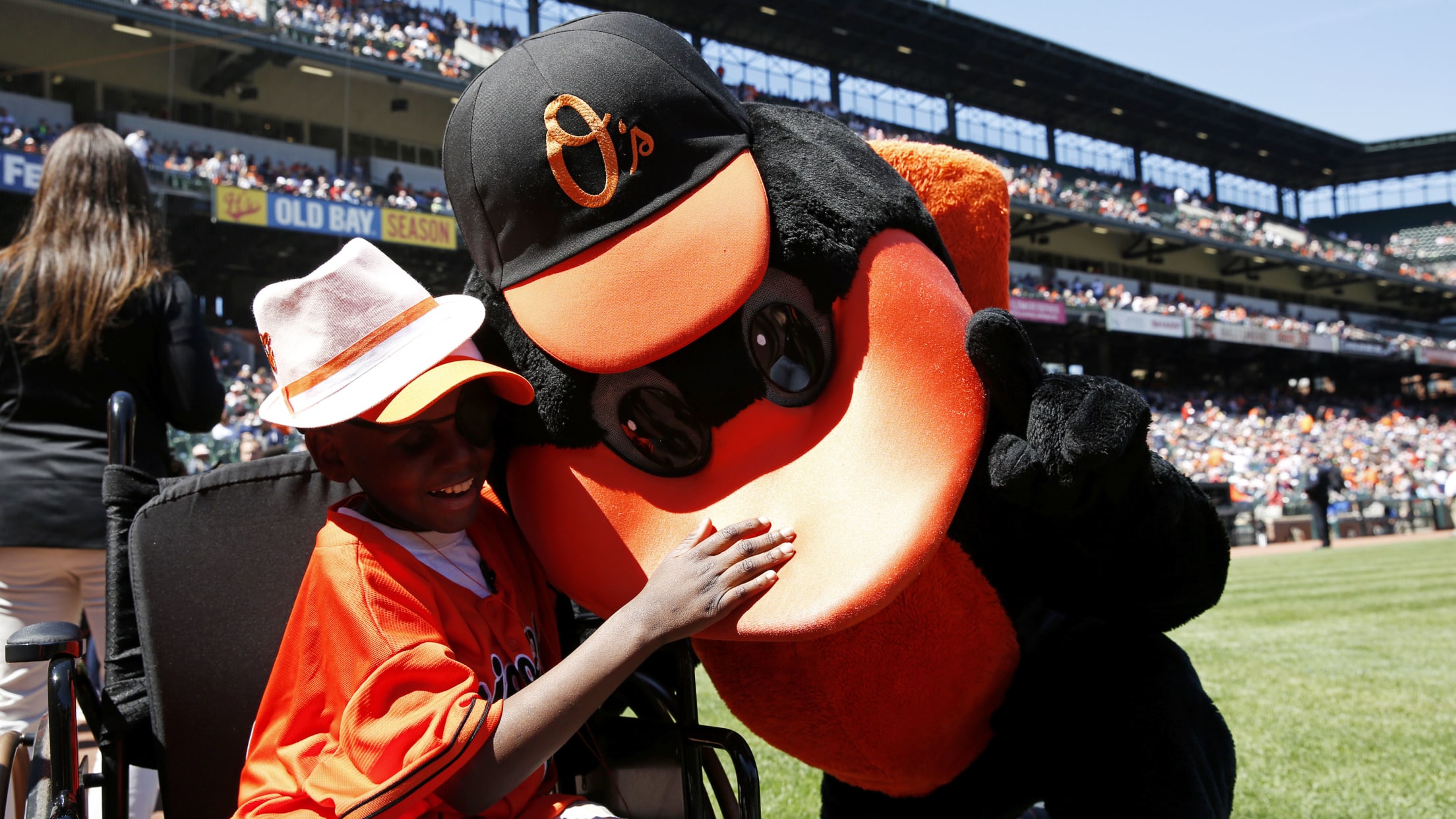 Orioles' Mancini inspires son of late fan