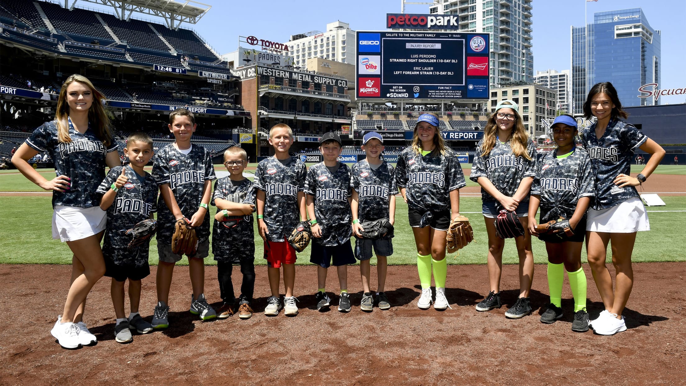 DVIDS - Images - Sailors Play San Diego Padres Alumni In Softball