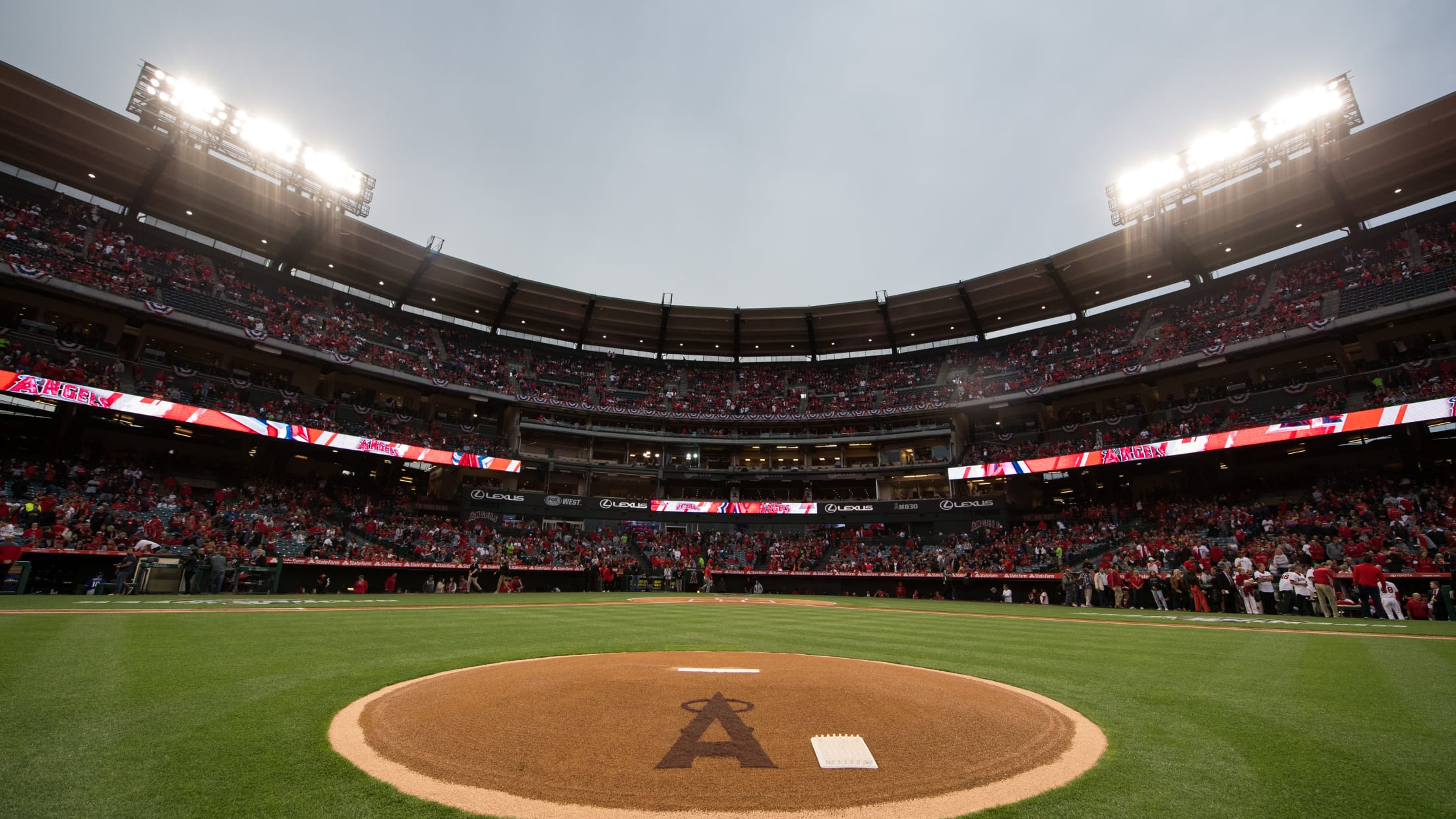 MLB's Gameday backdrop for Angel Stadium shows them losing :  r/OaklandAthletics