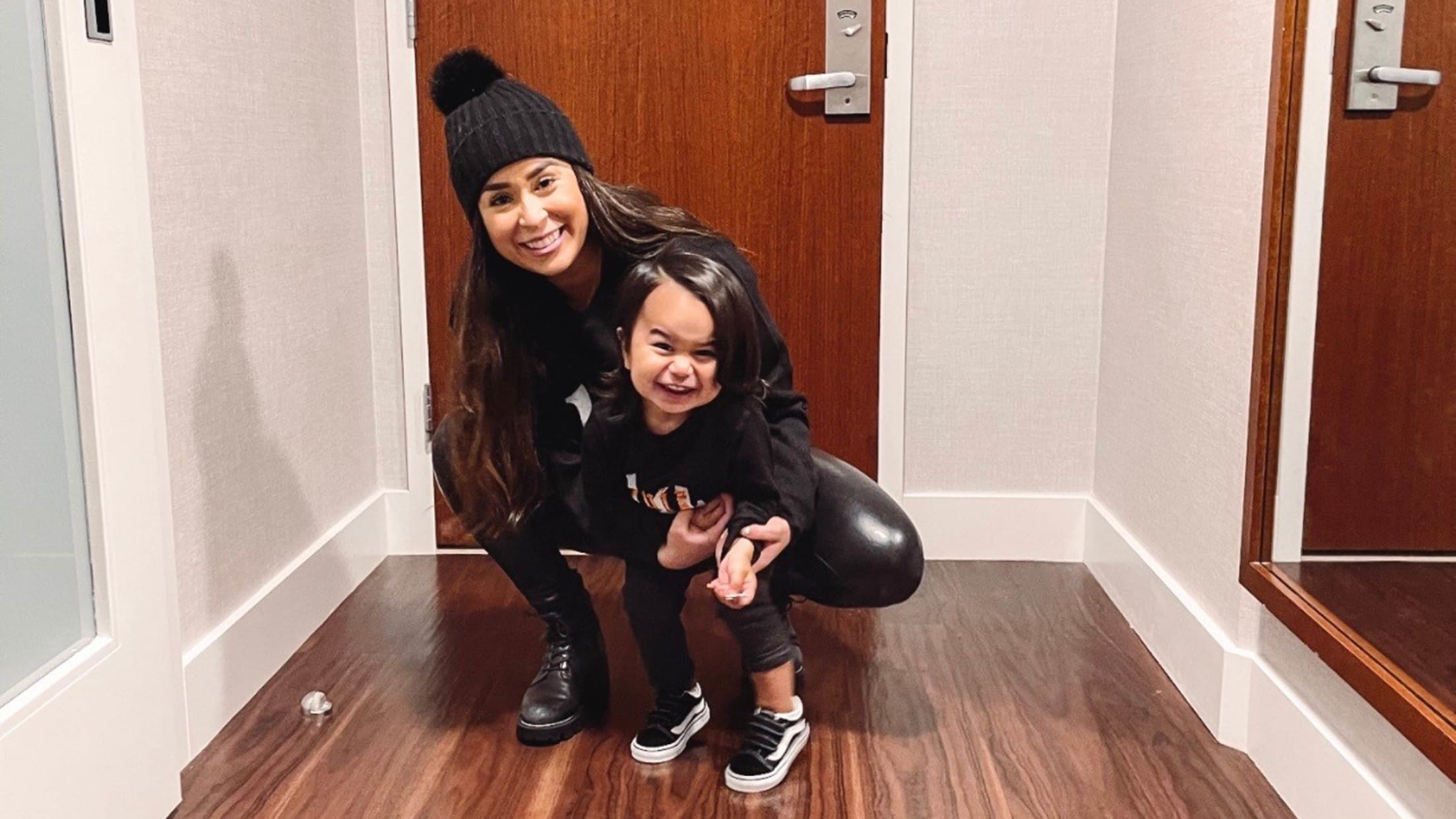 bal-balancing-motherhood-as-a-baseball-wife-004