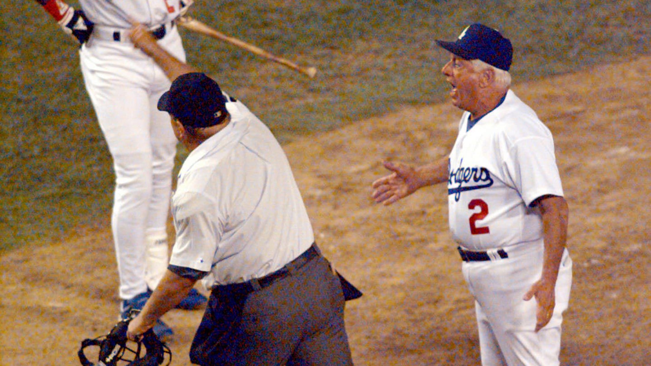 Aug. 10, 1995: When fans threw balls on the field and the Dodgers