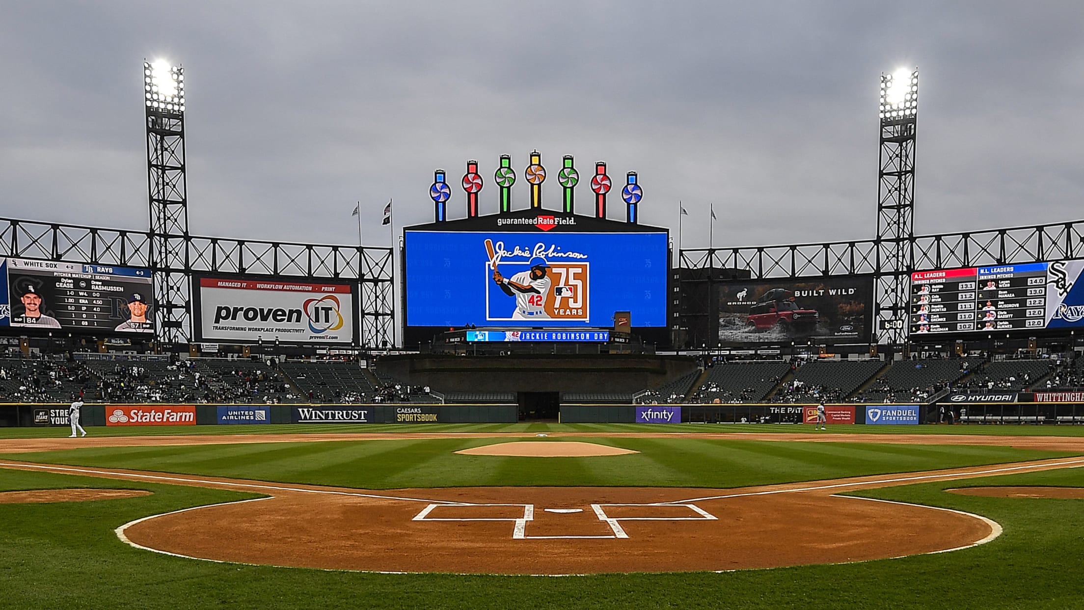 Photo: Jackie Robinson Day at Yankee Stadium - NYP20140416149