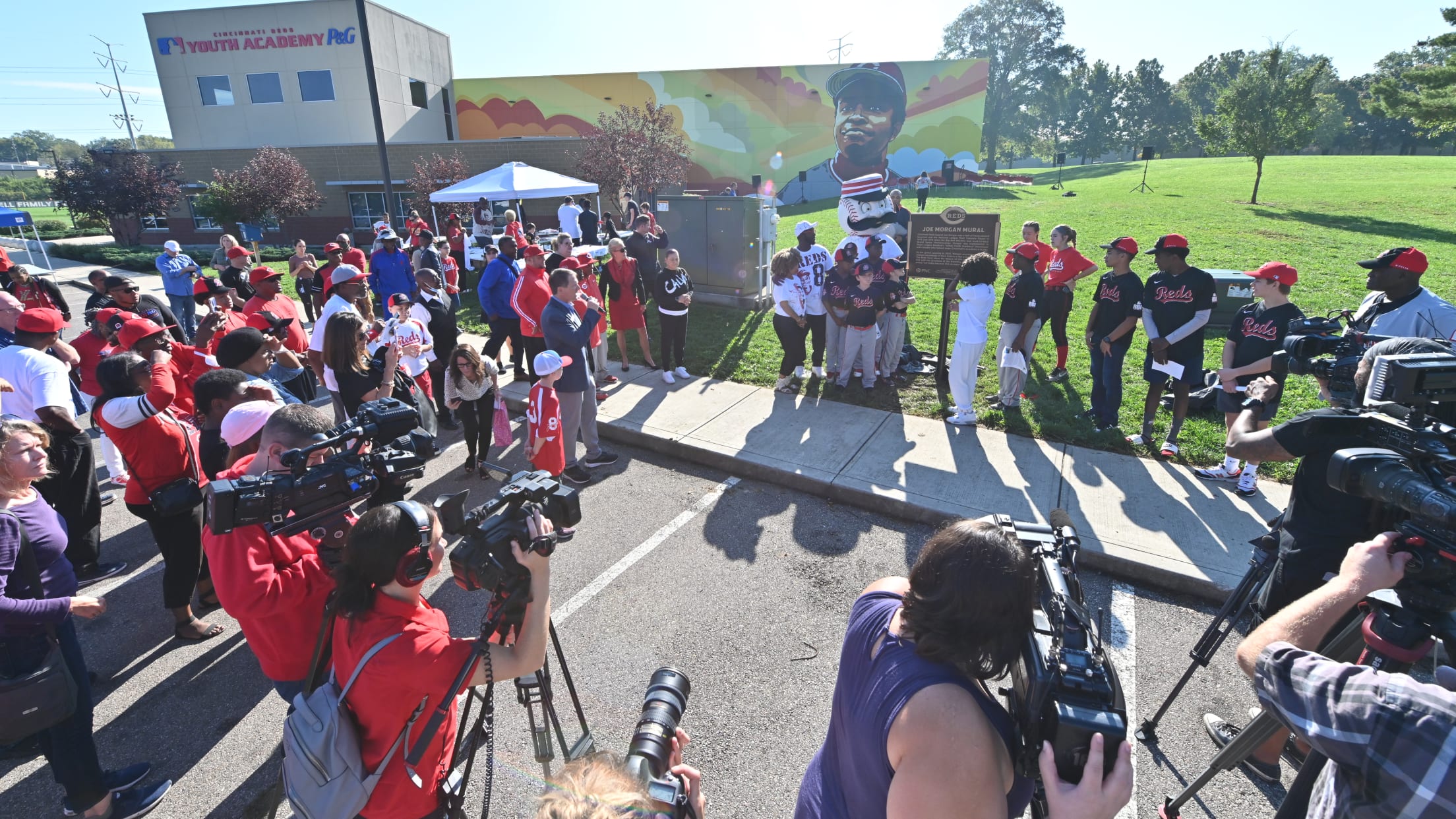 Joe Morgan mural dedicated at Cincinnati Reds Youth Academy