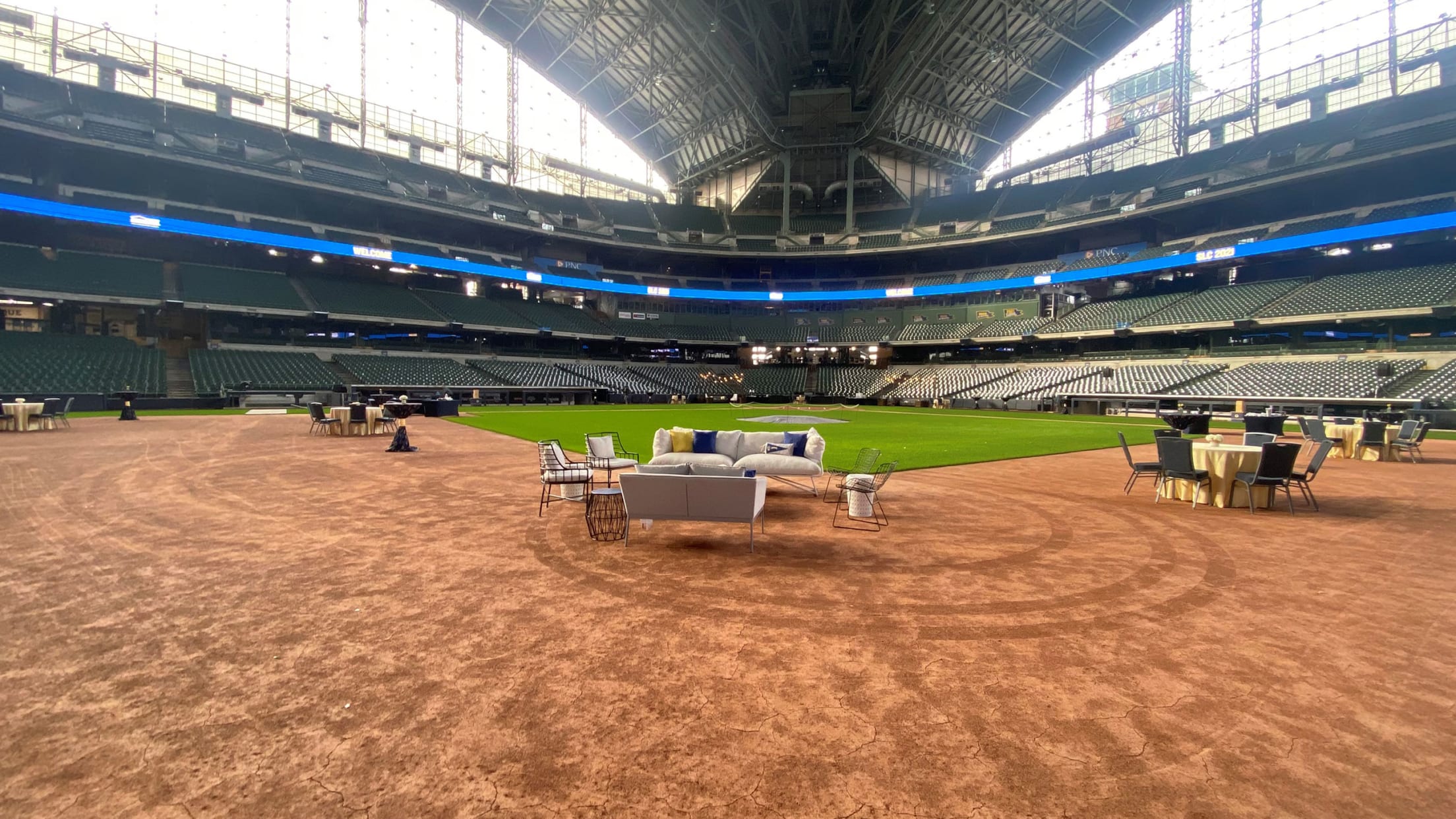 Ballpark Review: American Family Field (Milwaukee Brewers) – Perfuzion