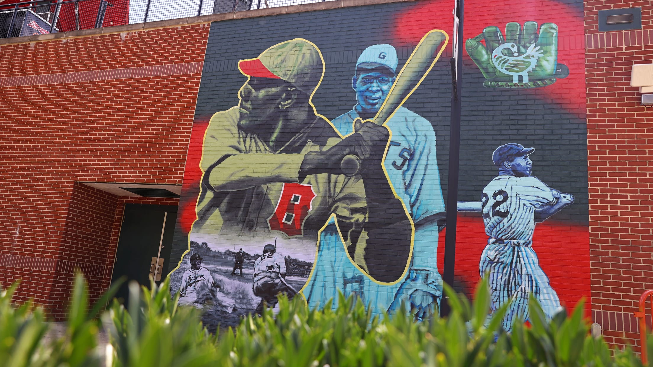 bal-negro-leagues-birdland-mural-001
