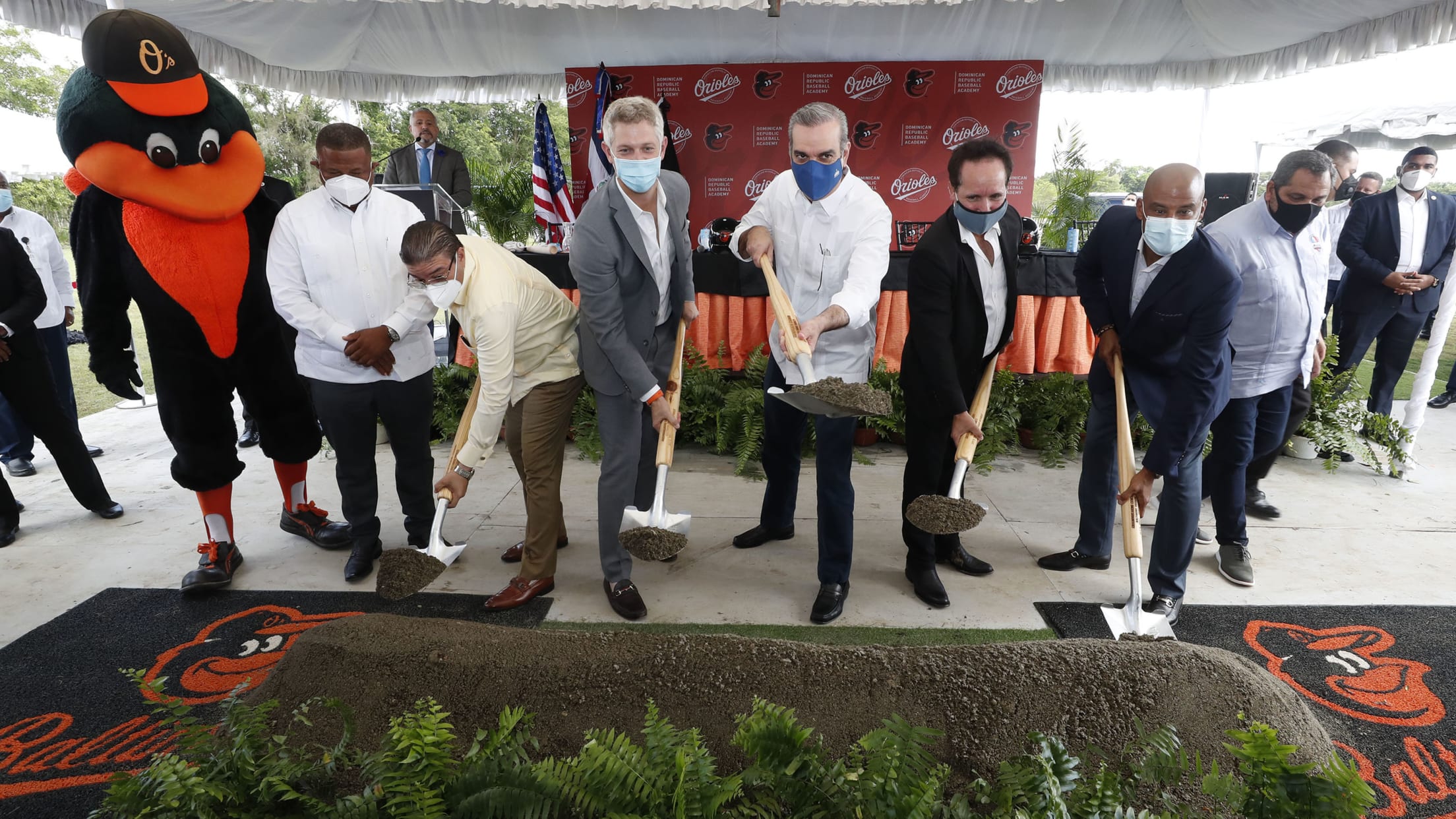bal-orioles-break-ground-on-new-dominican-academy-1b