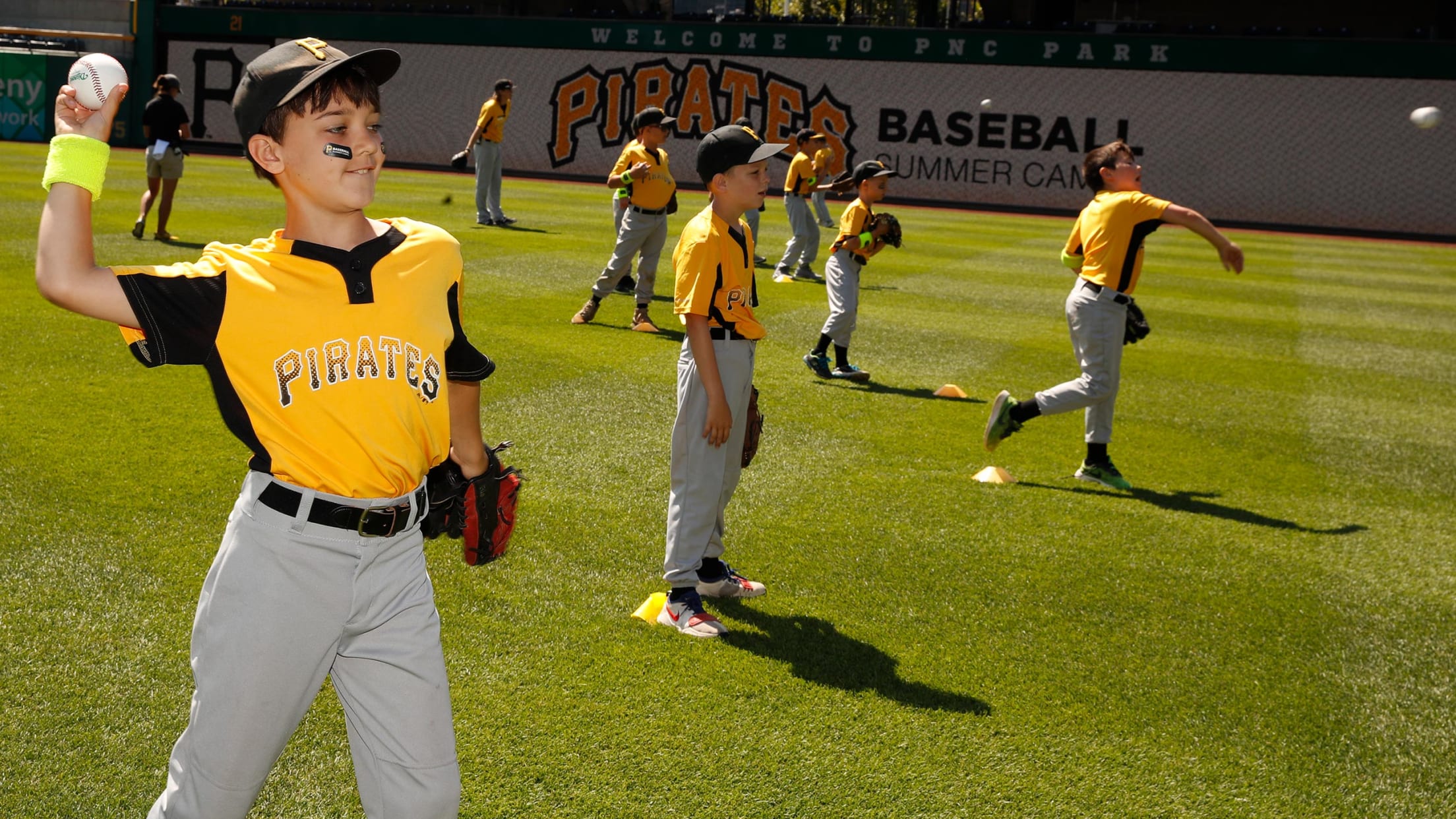 Pittsburgh Pirates Youth Size 4 Stitches Jersey . Kids Baseball Boys NEW