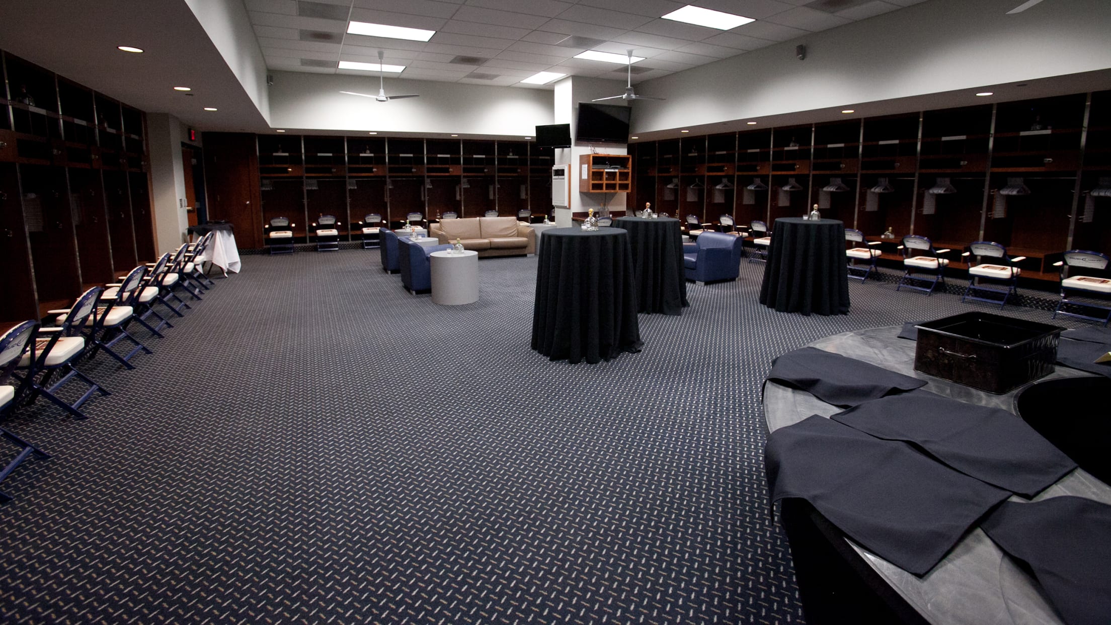 clubhouse yankees locker room