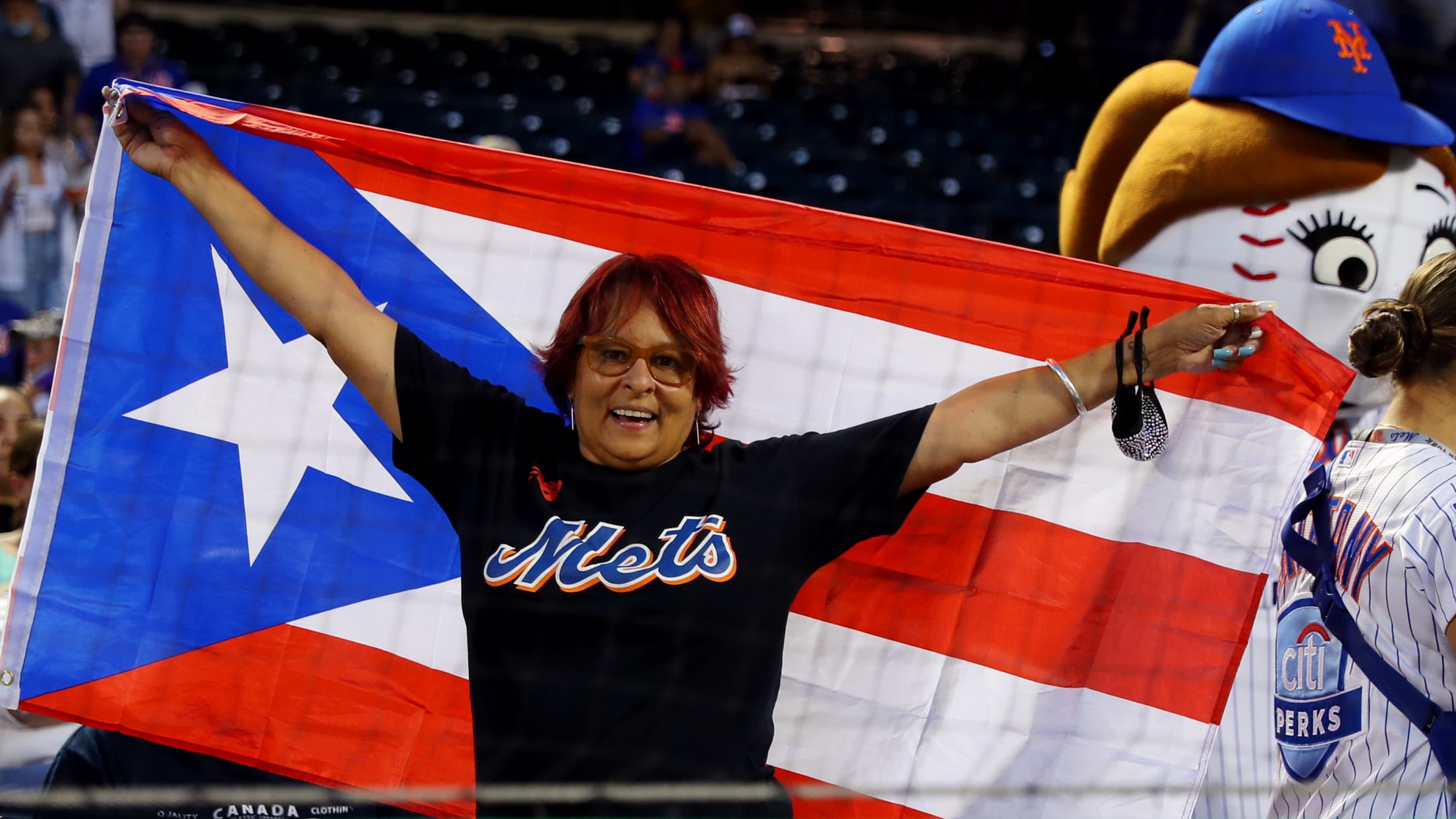 Ríos, Hernández to wear uniform No. 21 on Roberto Clemente Day